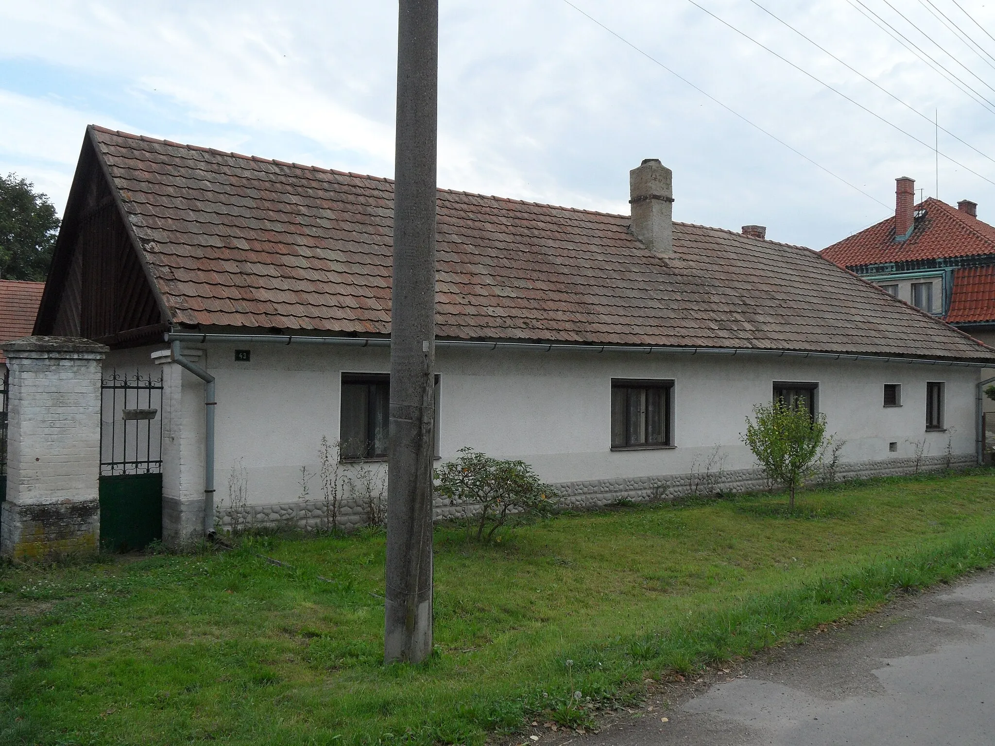 Photo showing: Sovenice (Křince) E. Country House, Nymburk District, the Czech Republic.