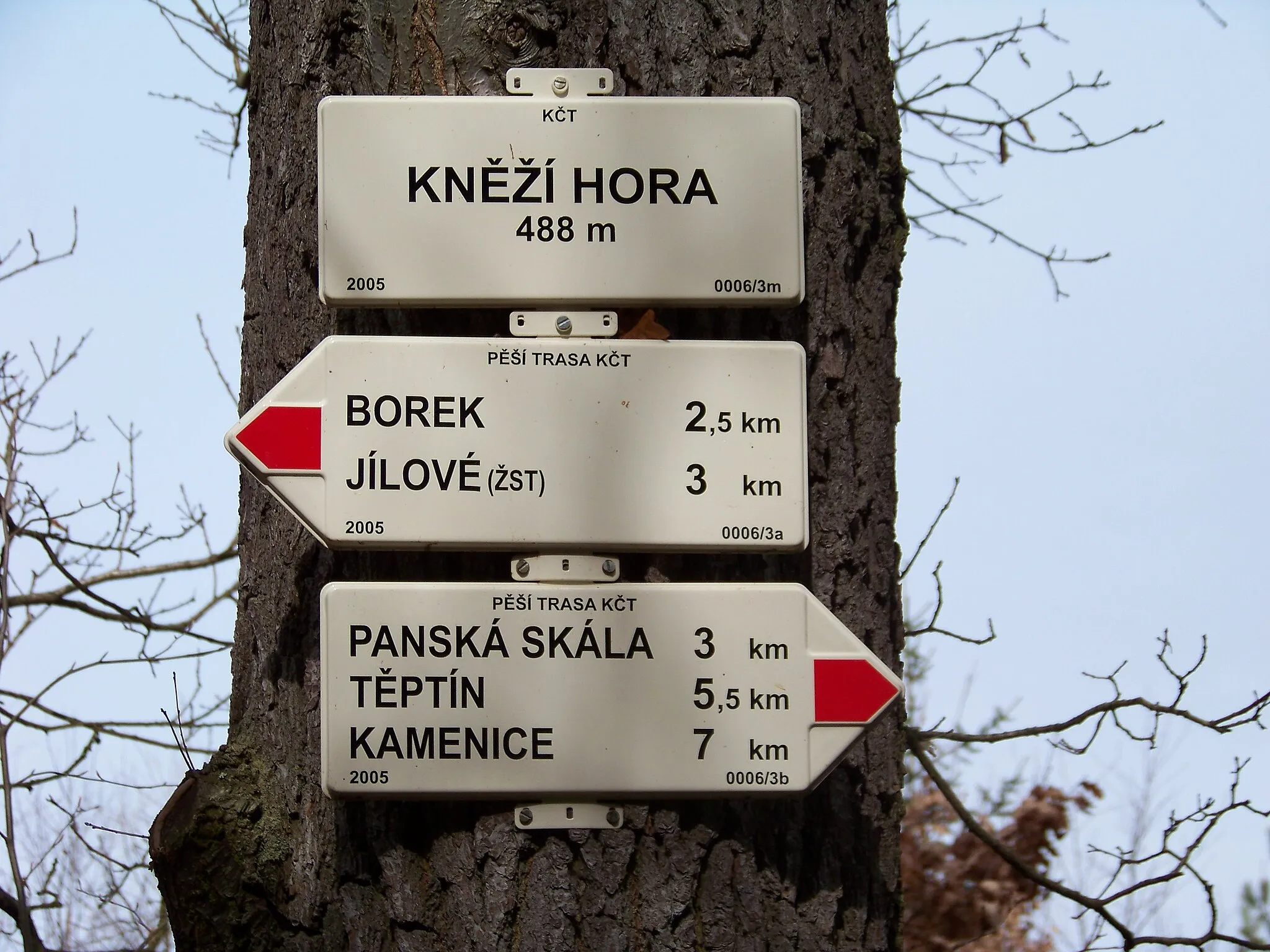 Photo showing: Horní Požáry Forest, the Czech Republic. Hiking fingerpost.