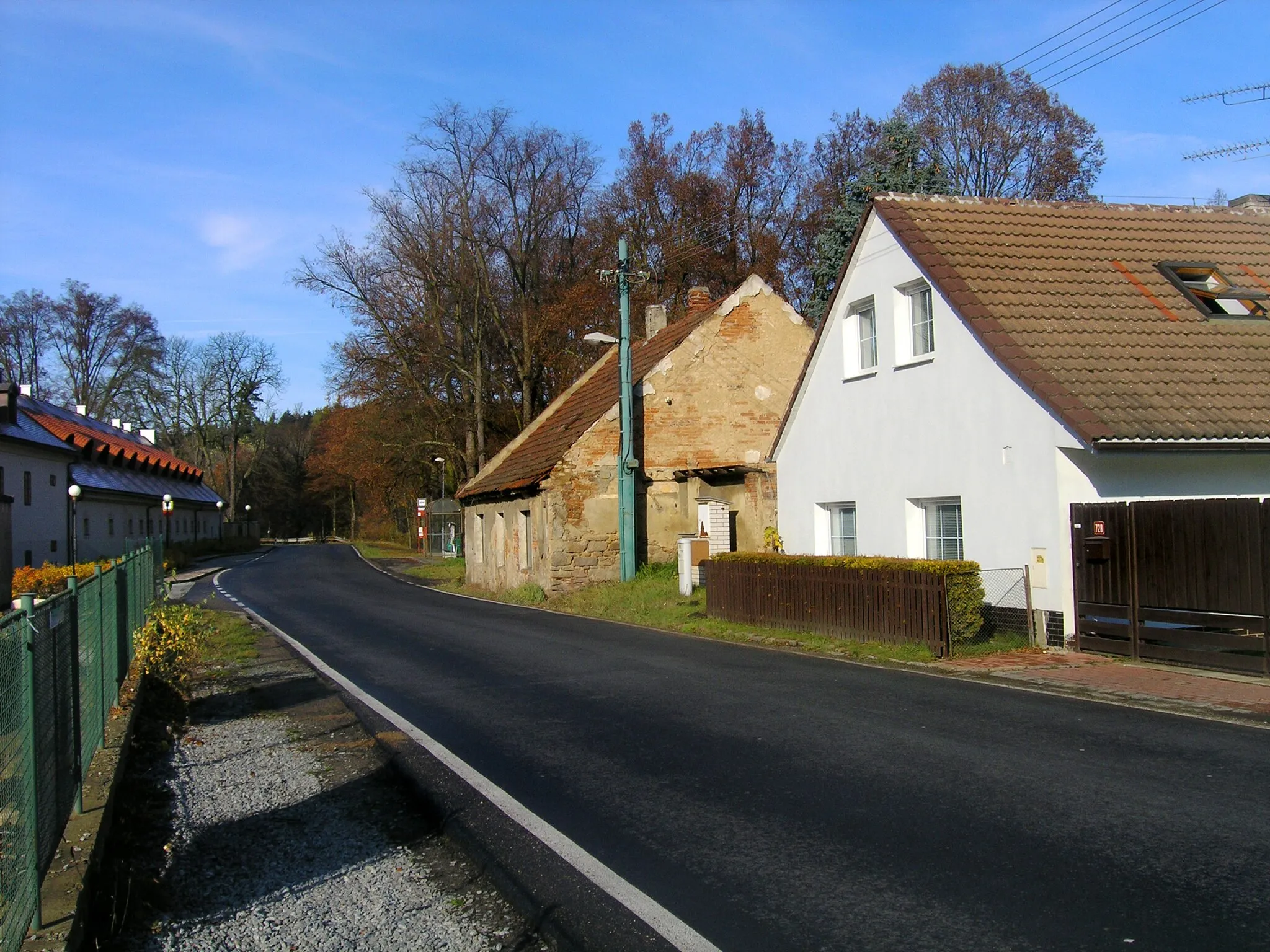 Photo showing: Ringhofferova street in Štiřín, part of Kamenice village, Czech Republic