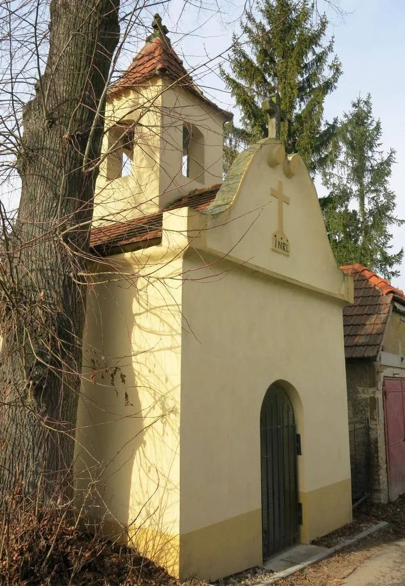 Photo showing: Chapel in Nelahozeves in Mělník District – entry no. 33005.