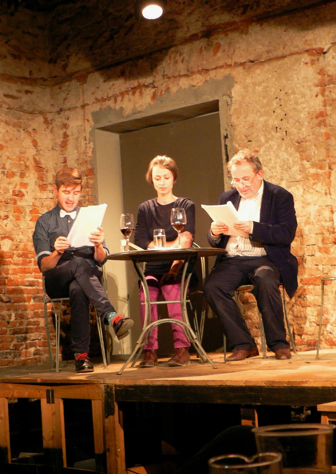 Photo showing: Jiří Ratajík, Kateřina Bohadlová a Jiří Novotný in performance Olga Barényi: Zde jest vše marné? Vila Štvanice, Praha 31. 10. 2015.