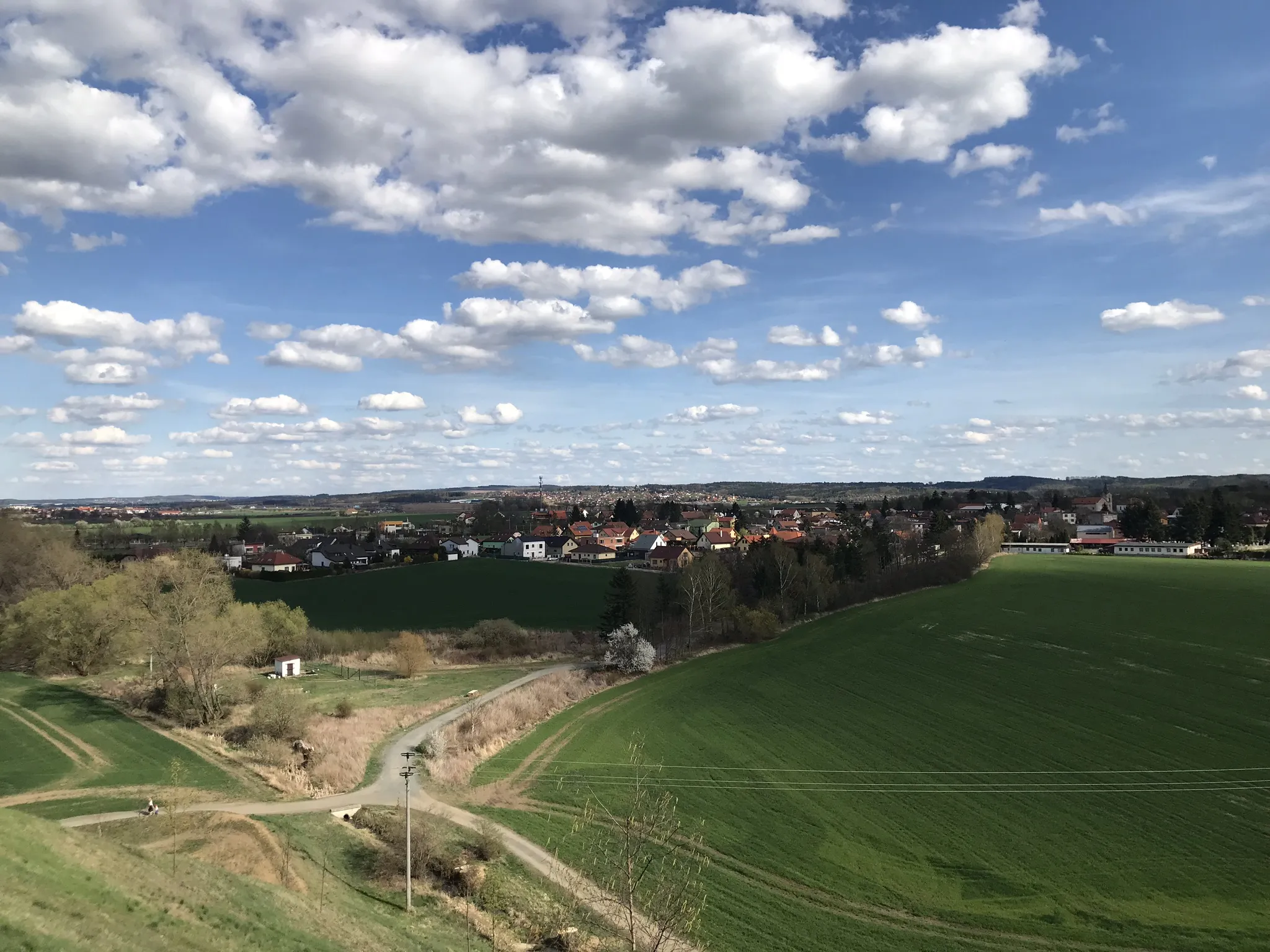 Photo showing: Zlatníky (Zlatníky-Hodkovice) from Kamínek hill (from north)