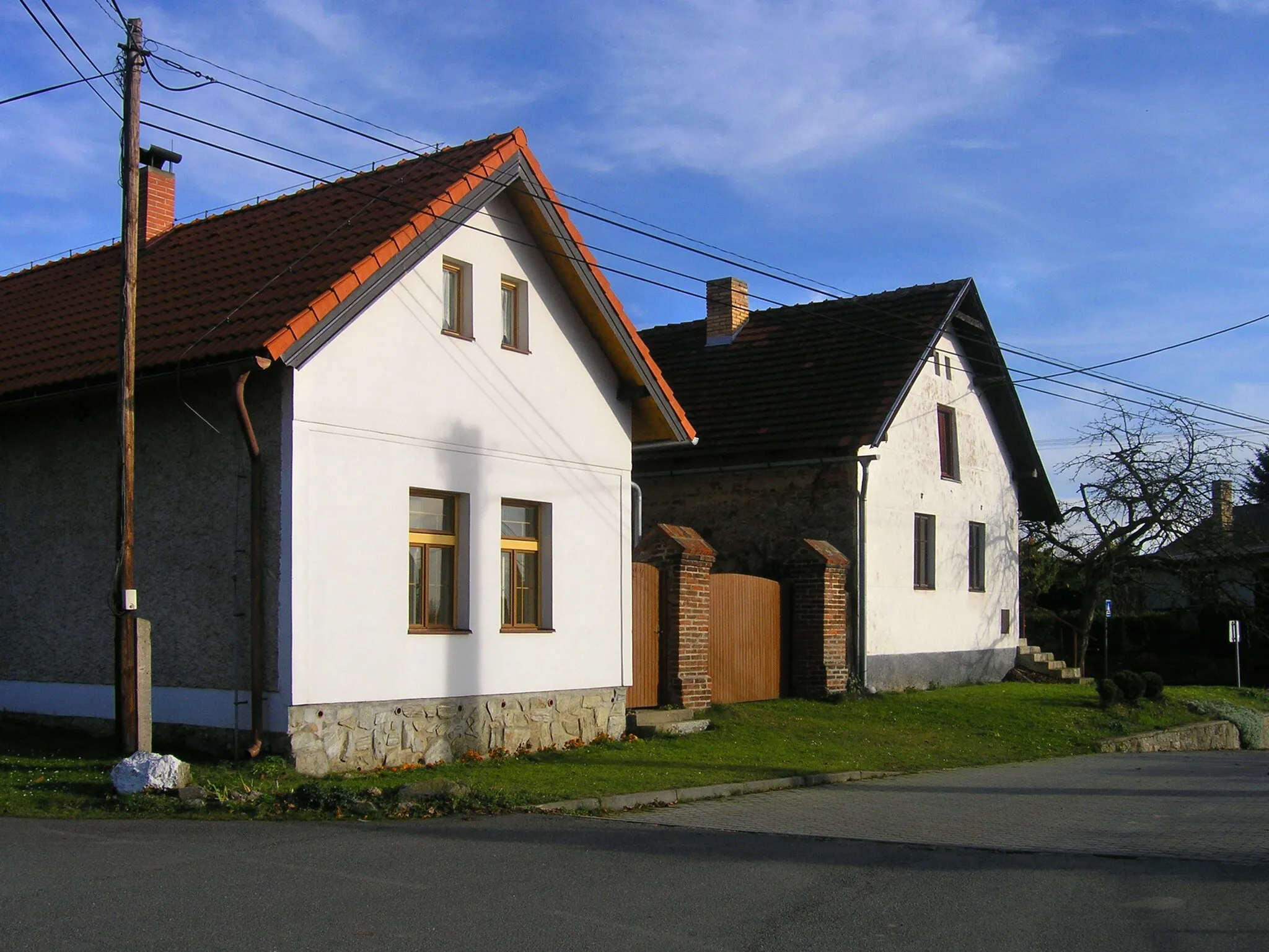 Photo showing: Old farm in Klokočná, Czech Republic