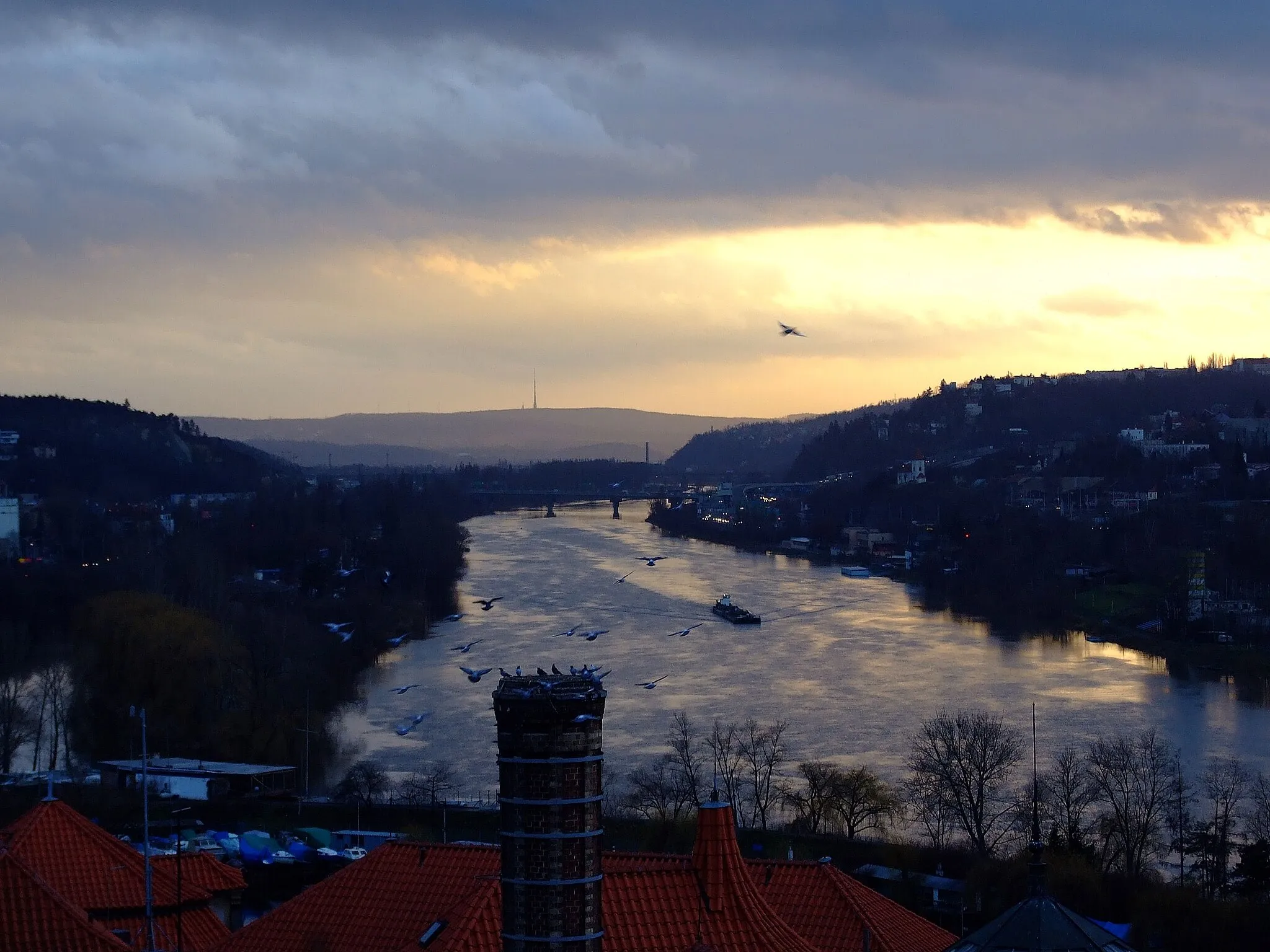 Photo showing: Lookout from Vyšehrad (Prague) castle towards Braník and Barrandov