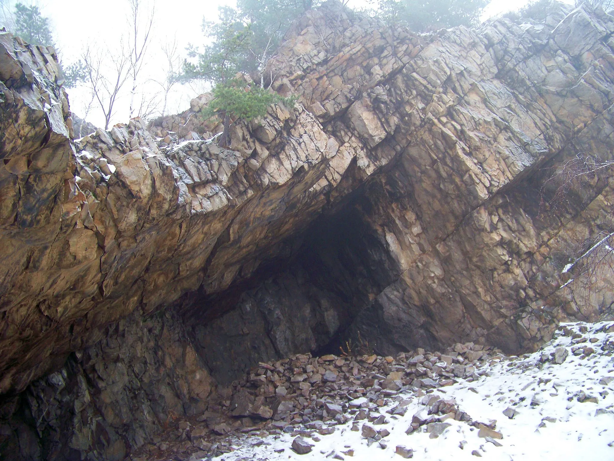 Photo showing: Řevnice, Prague-West District, Central Bohemian Region, the Czech Republic. Babka Hill. A former quarry.