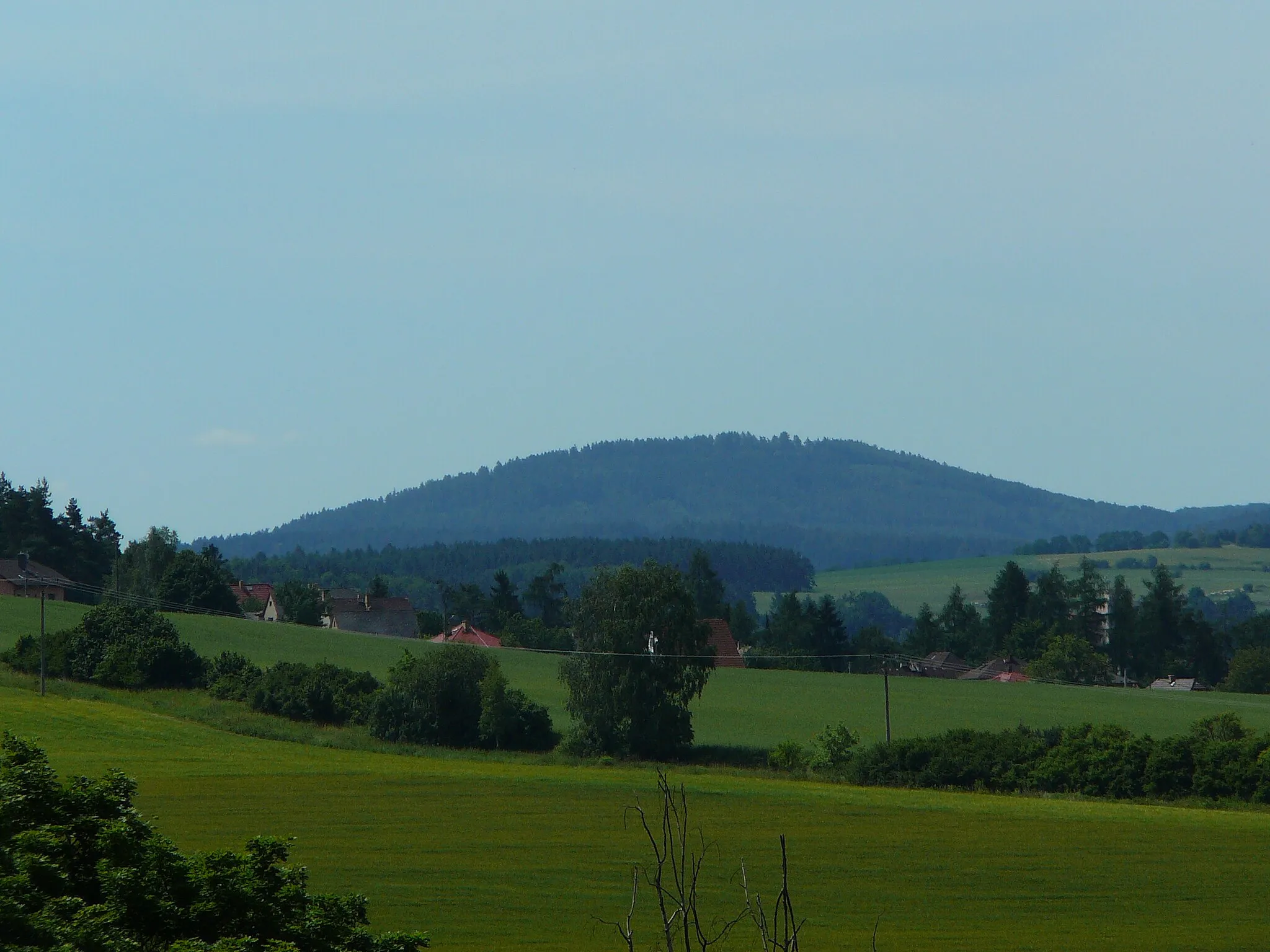 Photo showing: Neštětická hora (536 m), Central Bohemia, Czech Republic