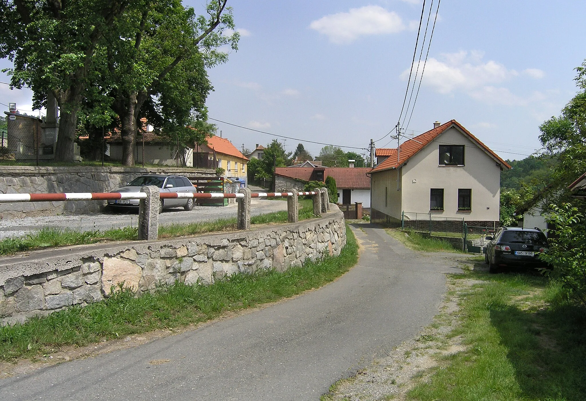 Photo showing: Side street in Kamenný Újezdec, part of Kamenný Přívoz, Czech Republic