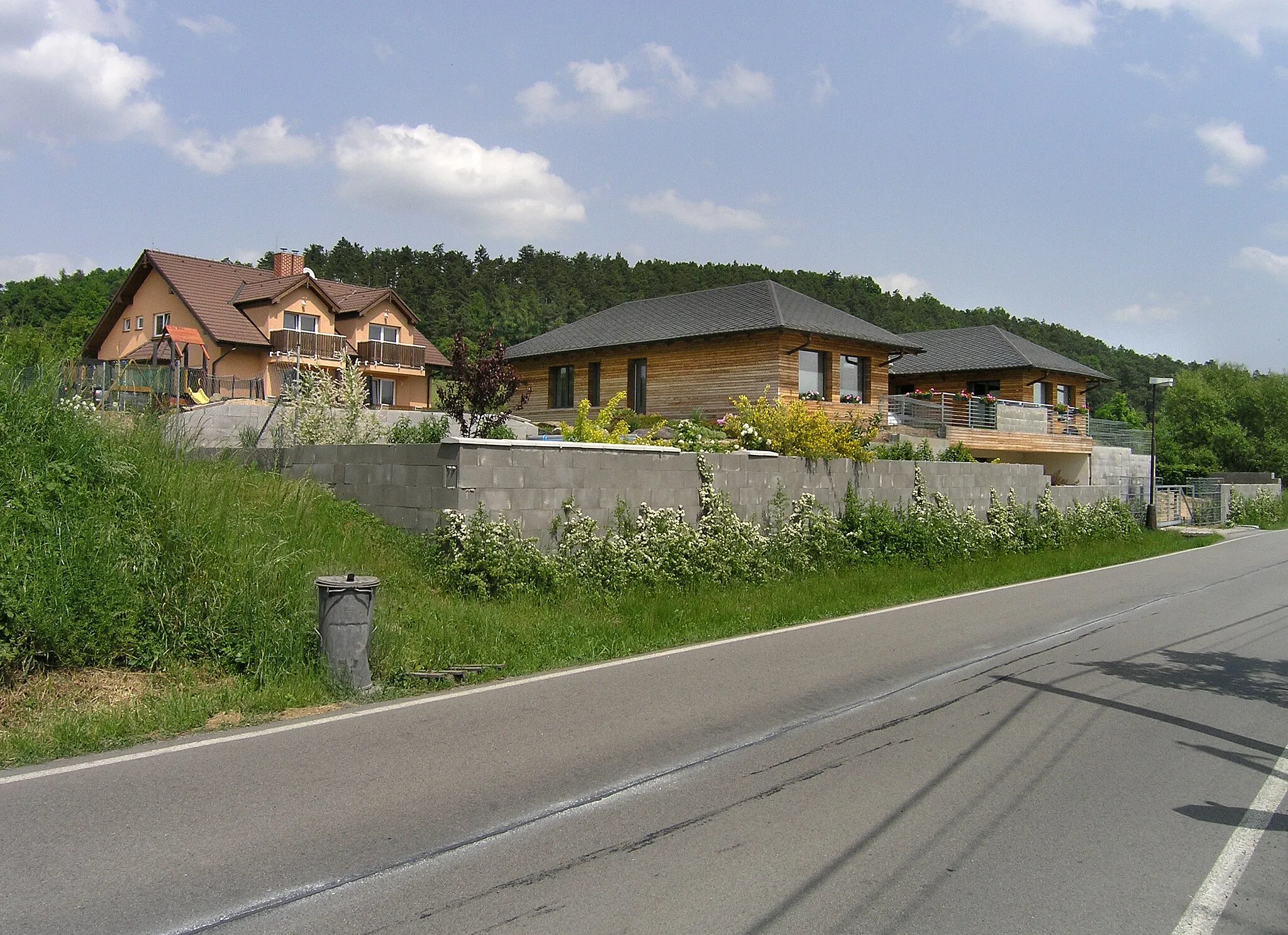 Photo showing: New housing in Kamenný Újezdec, part of Kamenný Přívoz, Czech Republic