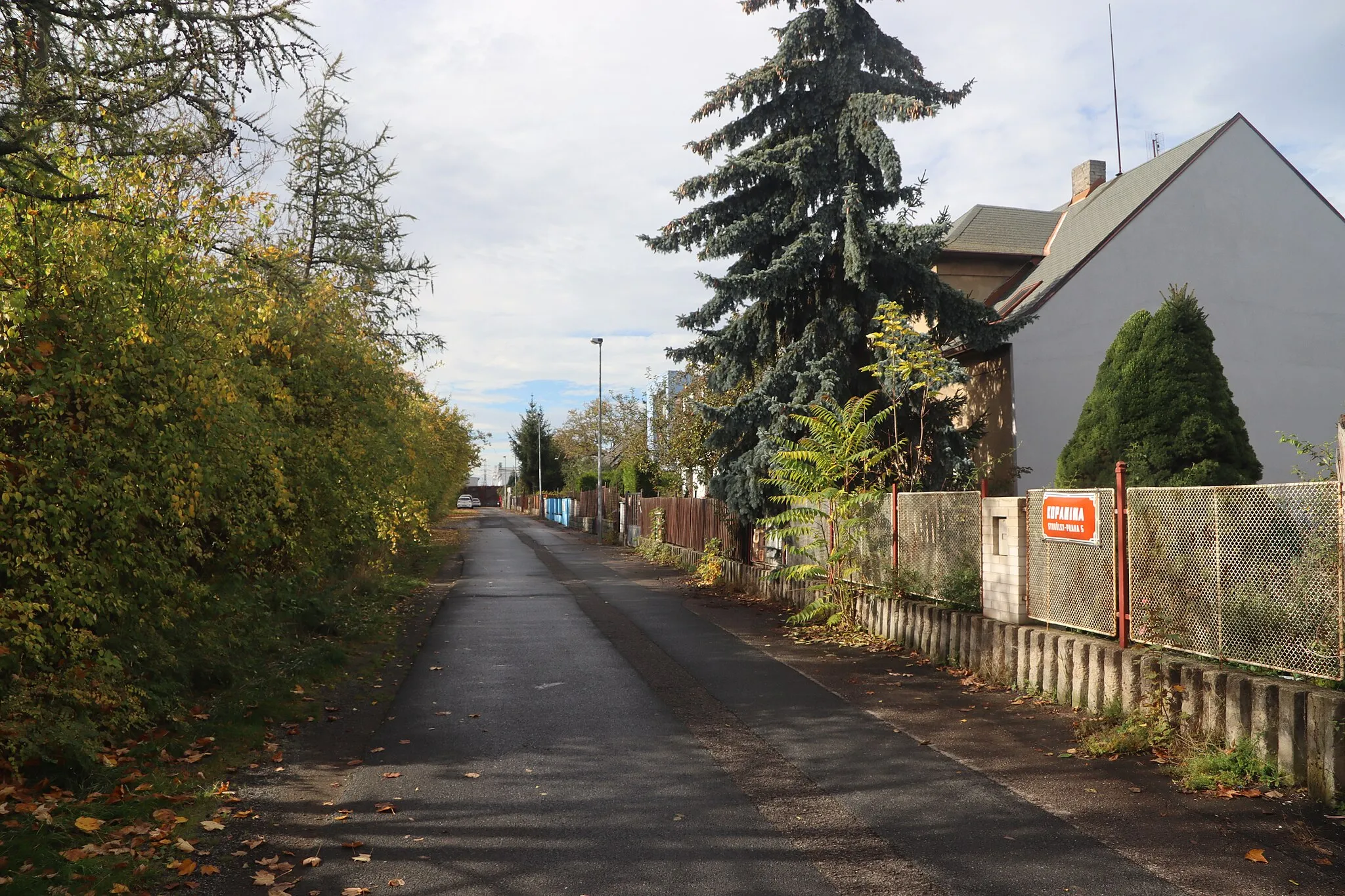 Photo showing: East view of Kopanina street in Stodůlky, Prague.