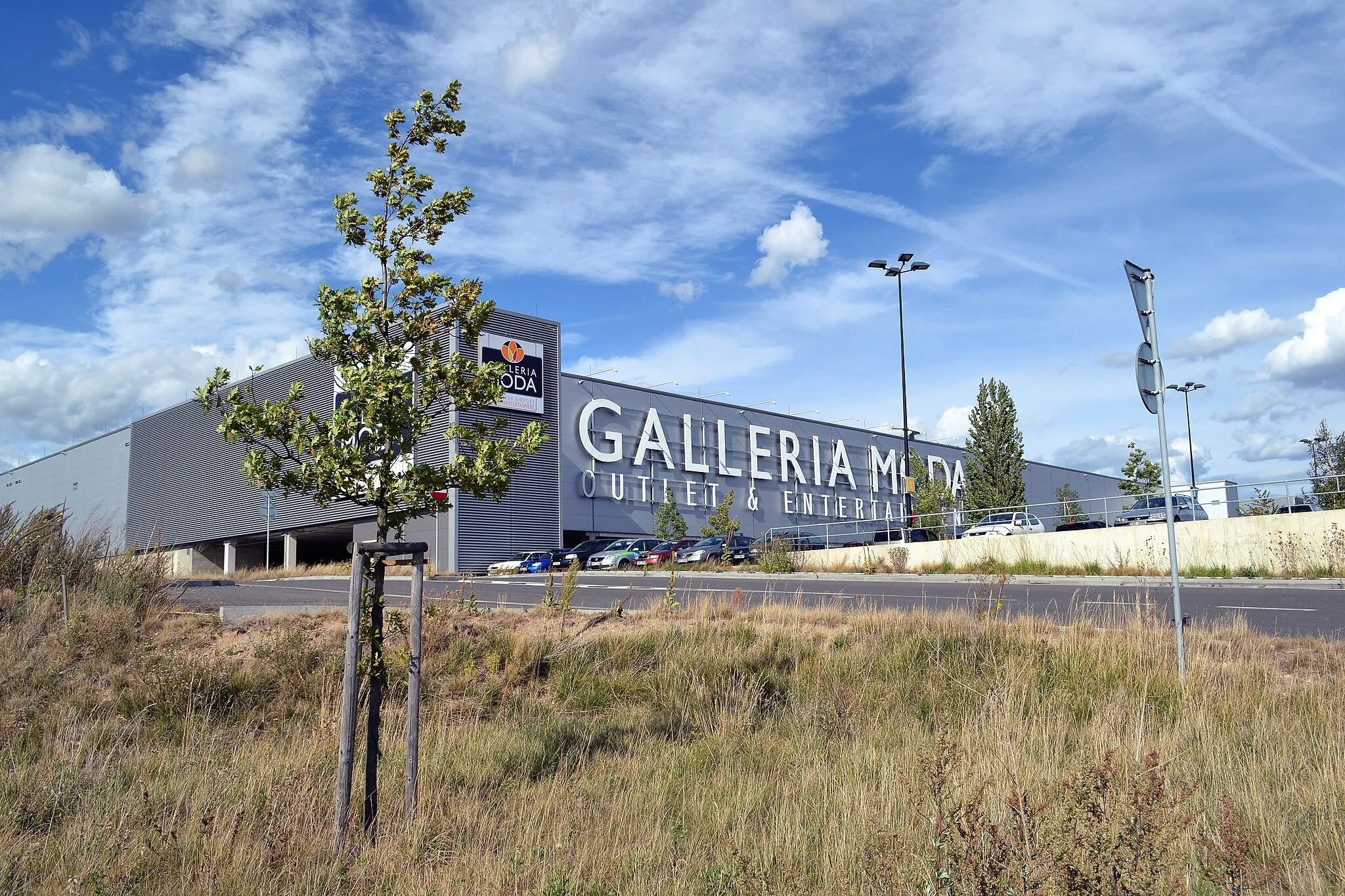 Photo showing: Shopping center Galleria Moda near Tuchoměřice and near Prague-Ruzyně airport.