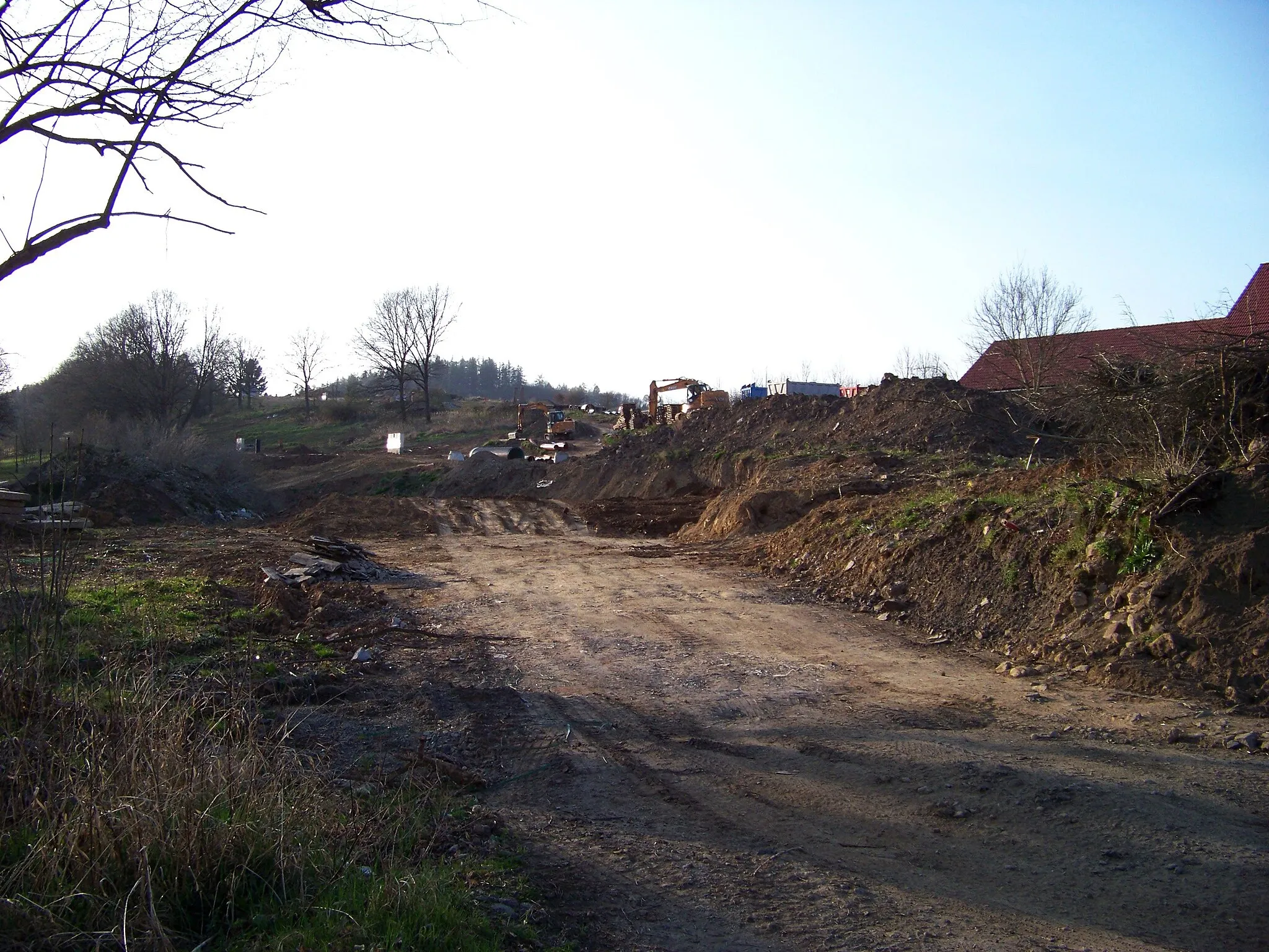 Photo showing: Kunice-Dolní Lomnice, Prague-East District, Central Bohemian Region, Czech Republic. Demolition of house no. 29, 7.