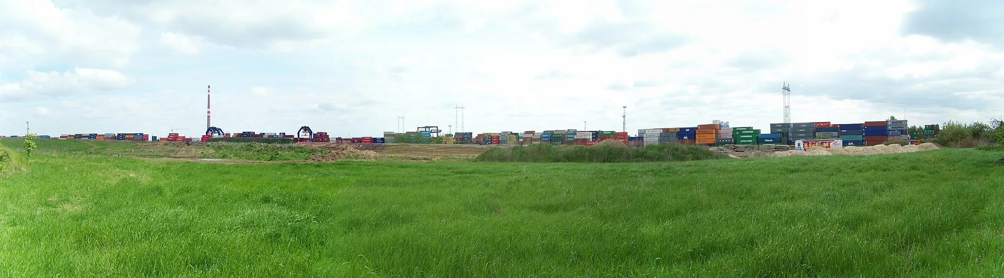 Photo showing: Uhříněves, Prague, the Czech Republic. A container terminal.