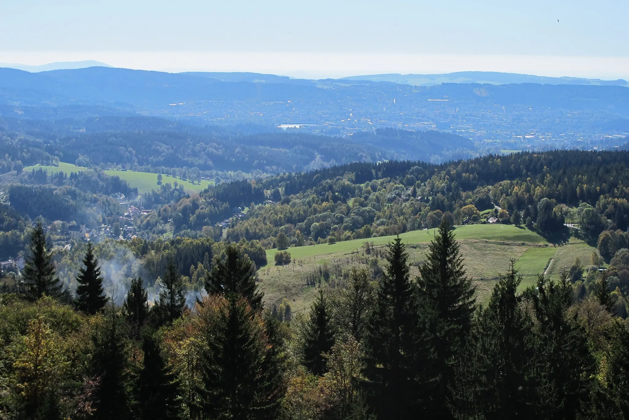 Photo showing: View from tower Královka near Janov nad Nisou and Bedřichov in Jablonec nad Nisou District, Czech Republic