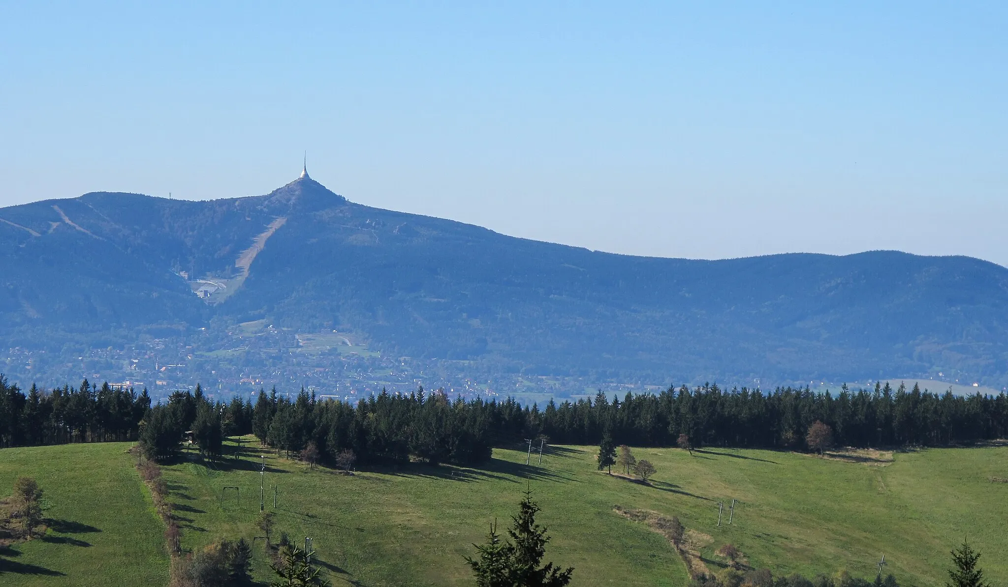 Photo showing: View from tower Královka near Janov nad Nisou and Bedřichov in Jablonec nad Nisou District, Czech Republic