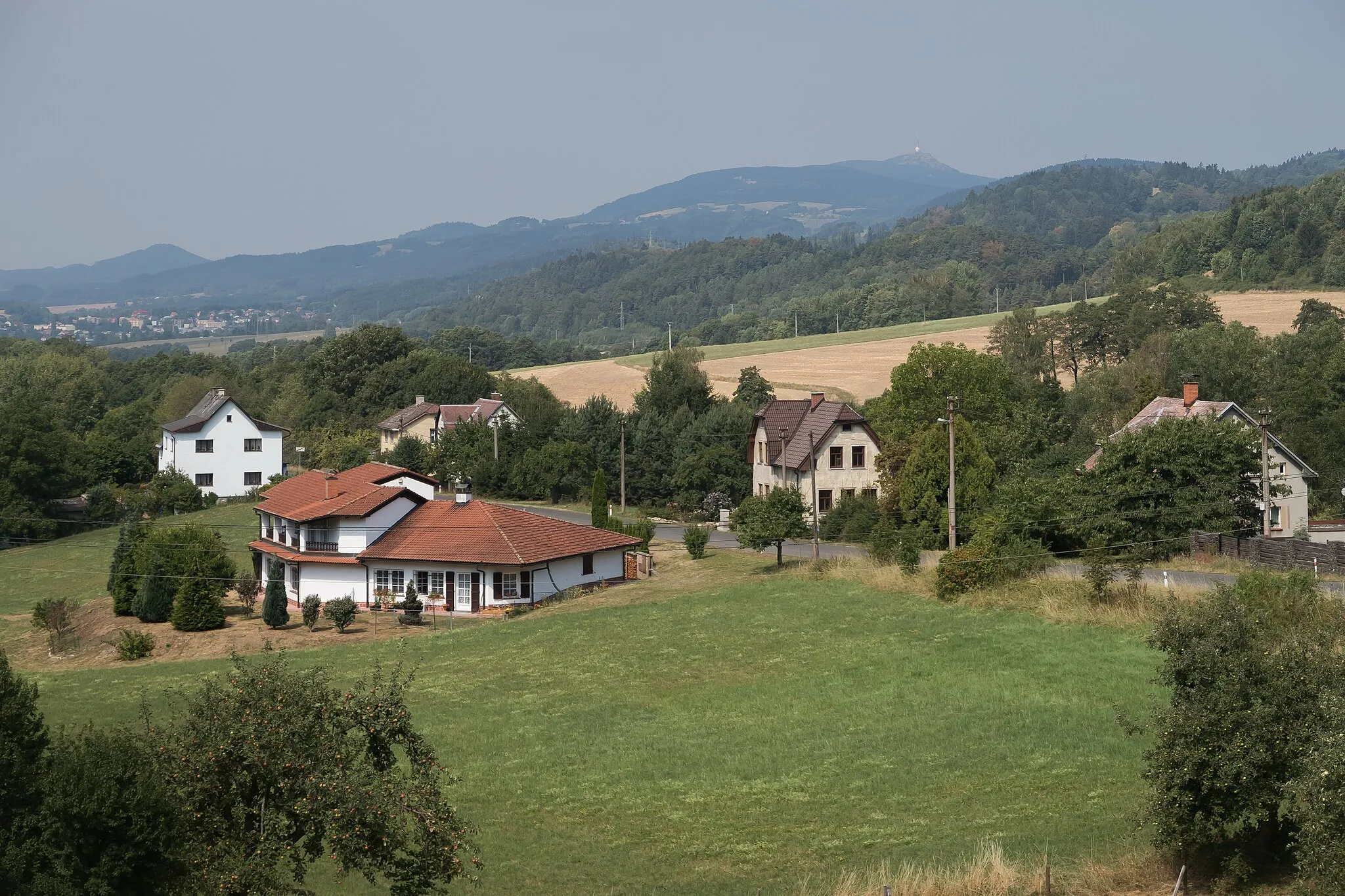 Photo showing: Frýdštejn, view to a living house at the Bezděčínský potok