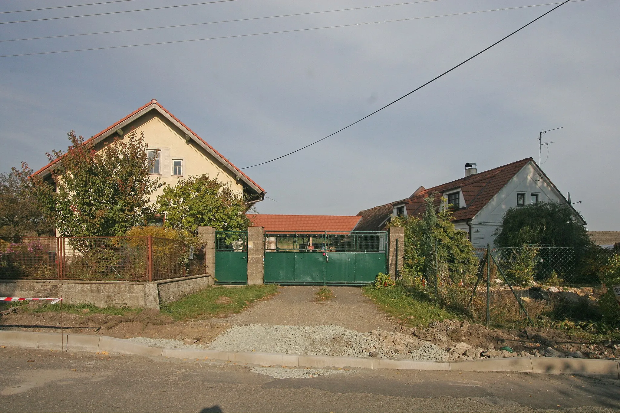 Photo showing: Výrava čp. 22
Camera location 50° 15′ 57.7″ N, 15° 59′ 01.08″ E View this and other nearby images on: OpenStreetMap 50.266027;   15.983632

This file was created as a part of the photographic program of Wikimedia Czech Republic. Project: Foto českých obcí The program supports Wikimedia Commons photographers in the Czech Republic.