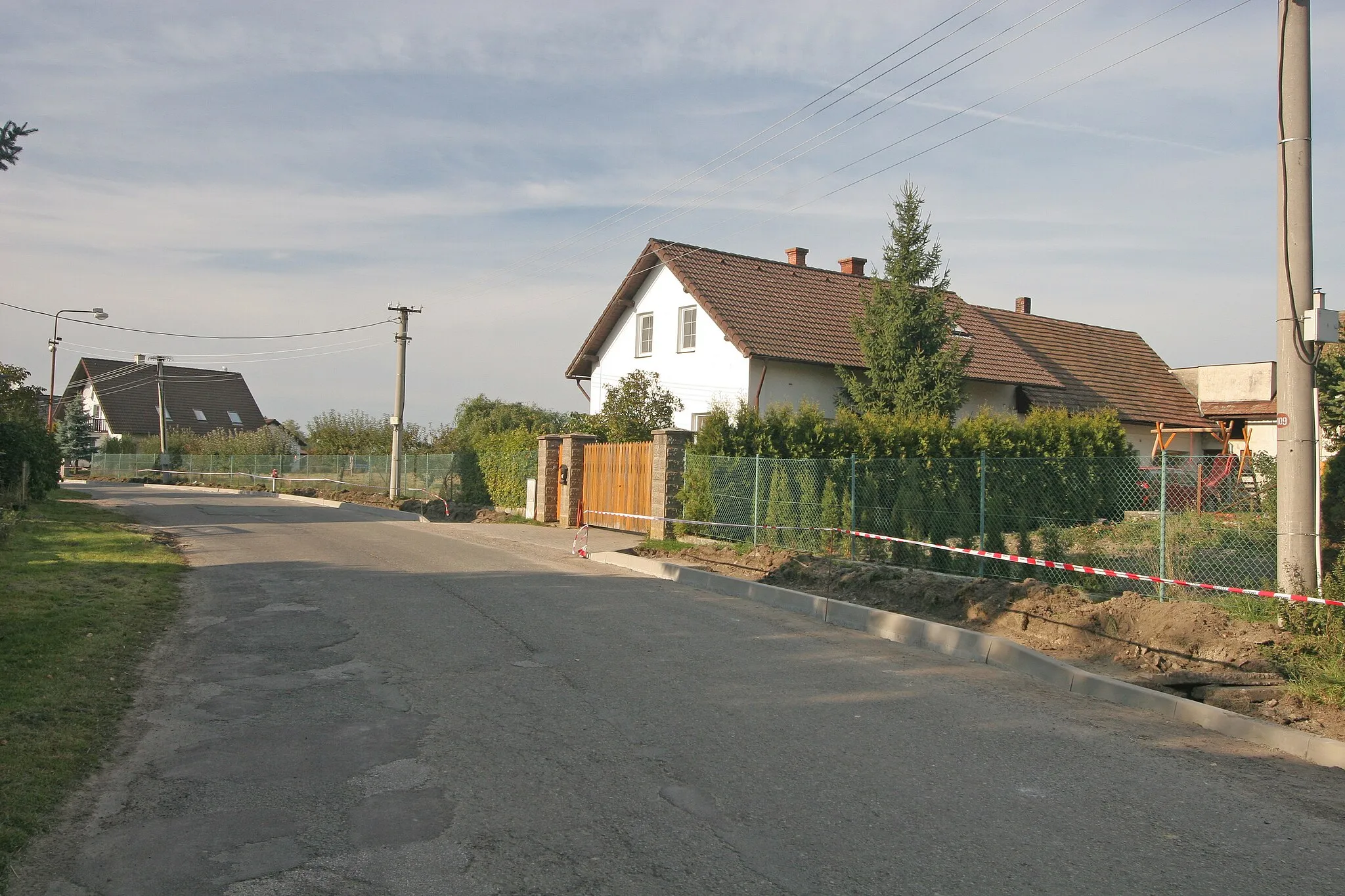 Photo showing: Výrava čp. 21
Camera location 50° 15′ 58.81″ N, 15° 59′ 00.32″ E View this and other nearby images on: OpenStreetMap 50.266336;   15.983423

This file was created as a part of the photographic program of Wikimedia Czech Republic. Project: Foto českých obcí The program supports Wikimedia Commons photographers in the Czech Republic.