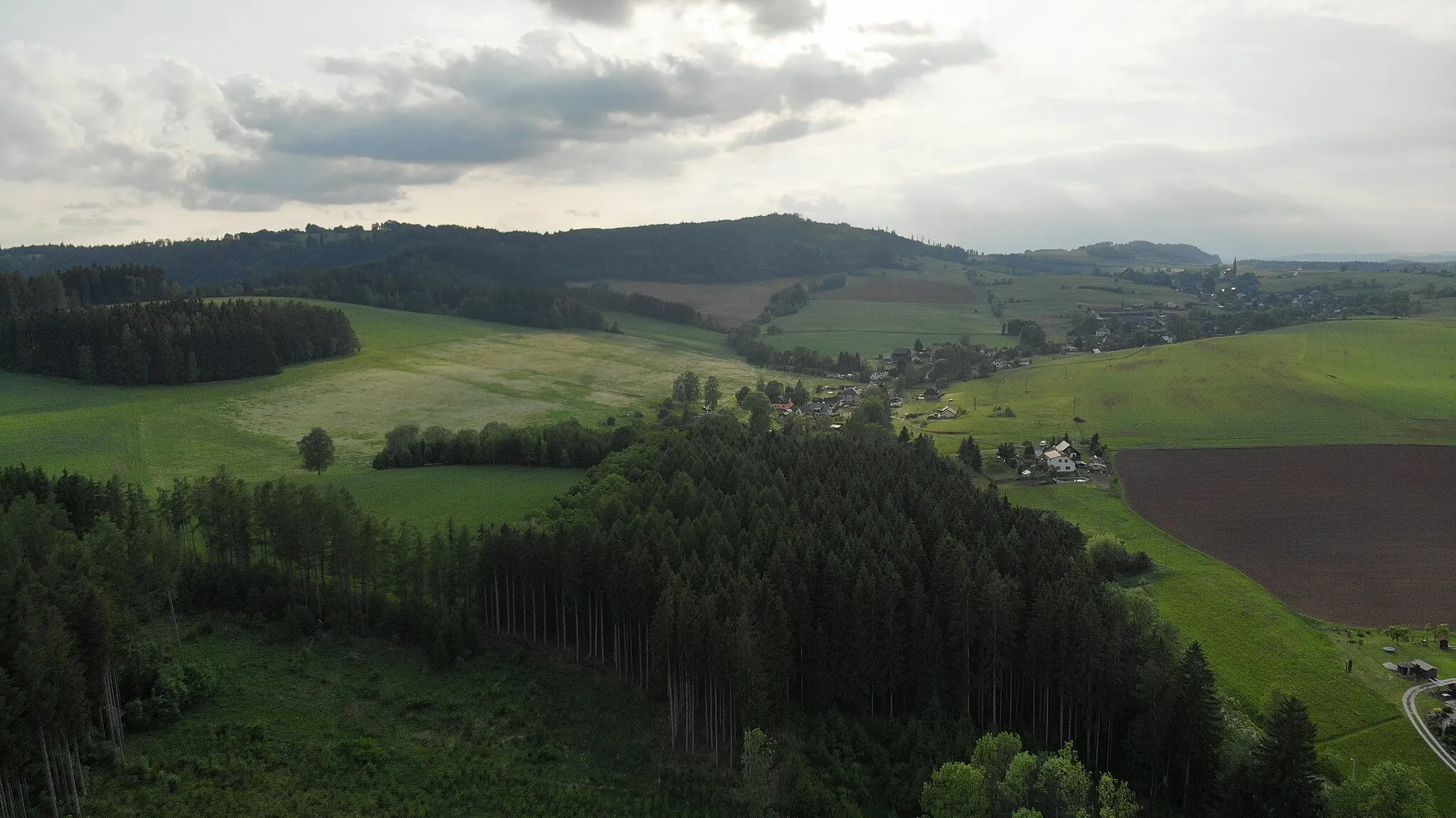 Photo showing: Stráž Studenec, kopec