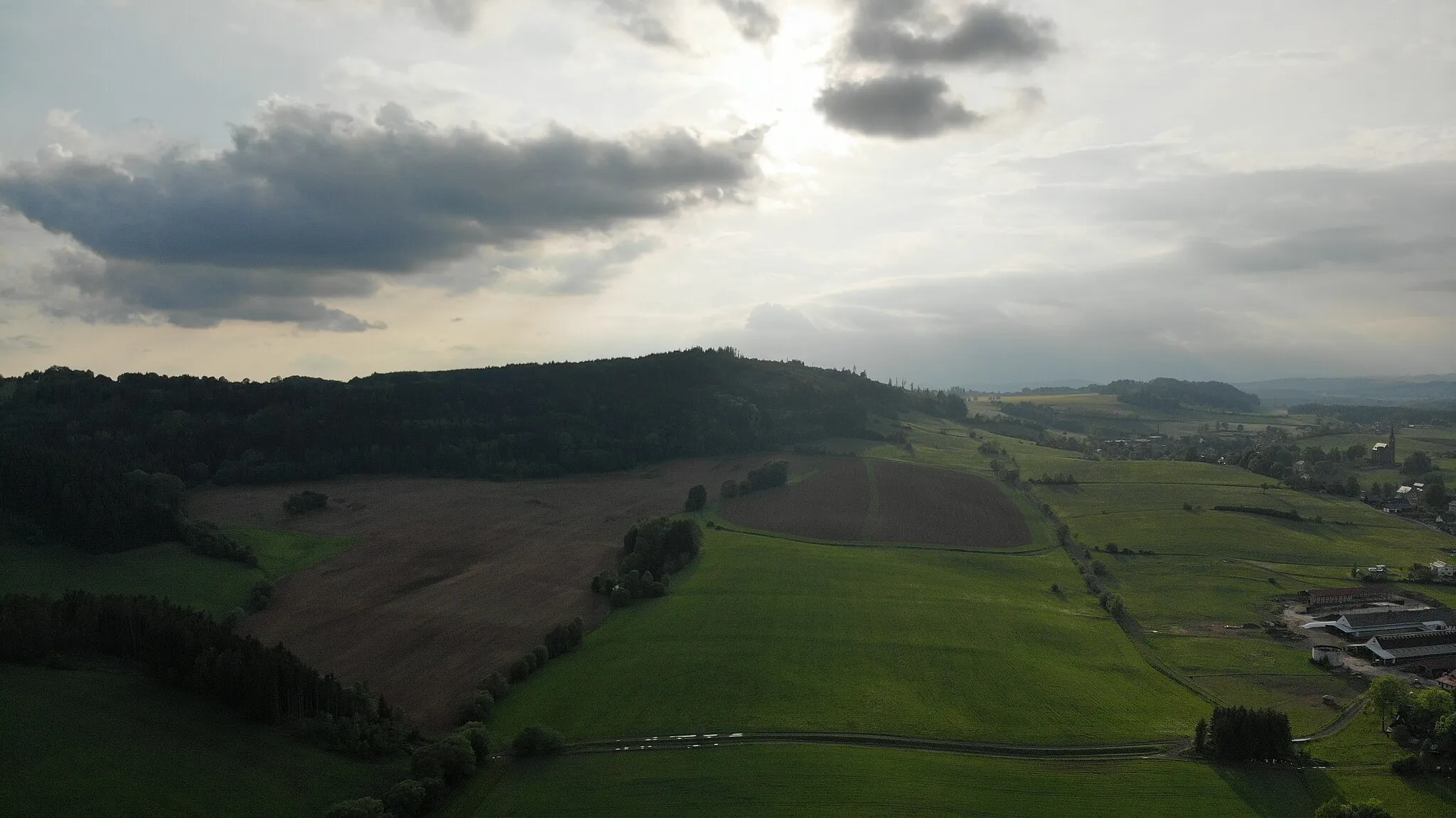 Photo showing: Stráž Studenec, kopec