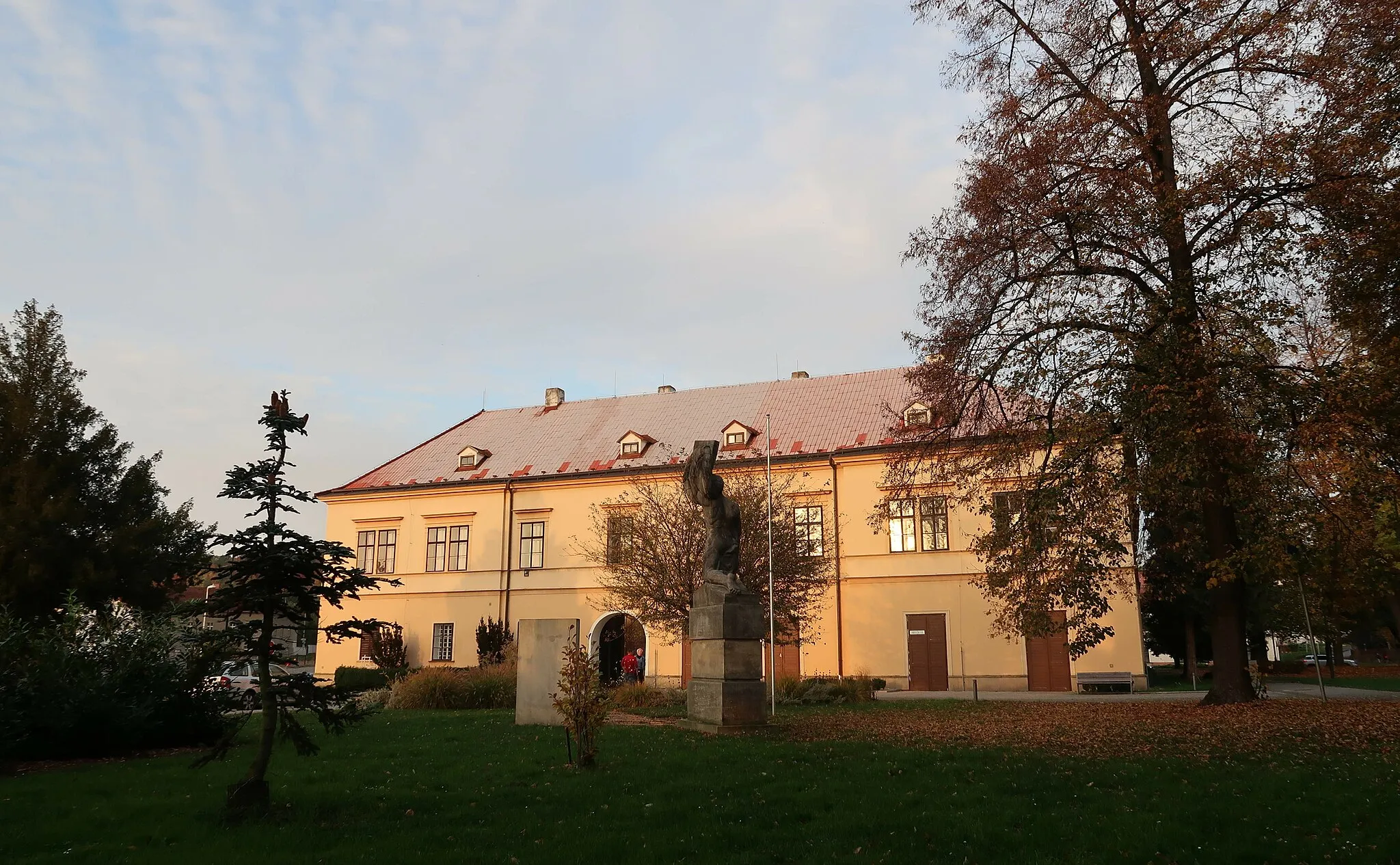 Photo showing: Zámek v Chocni na podzim