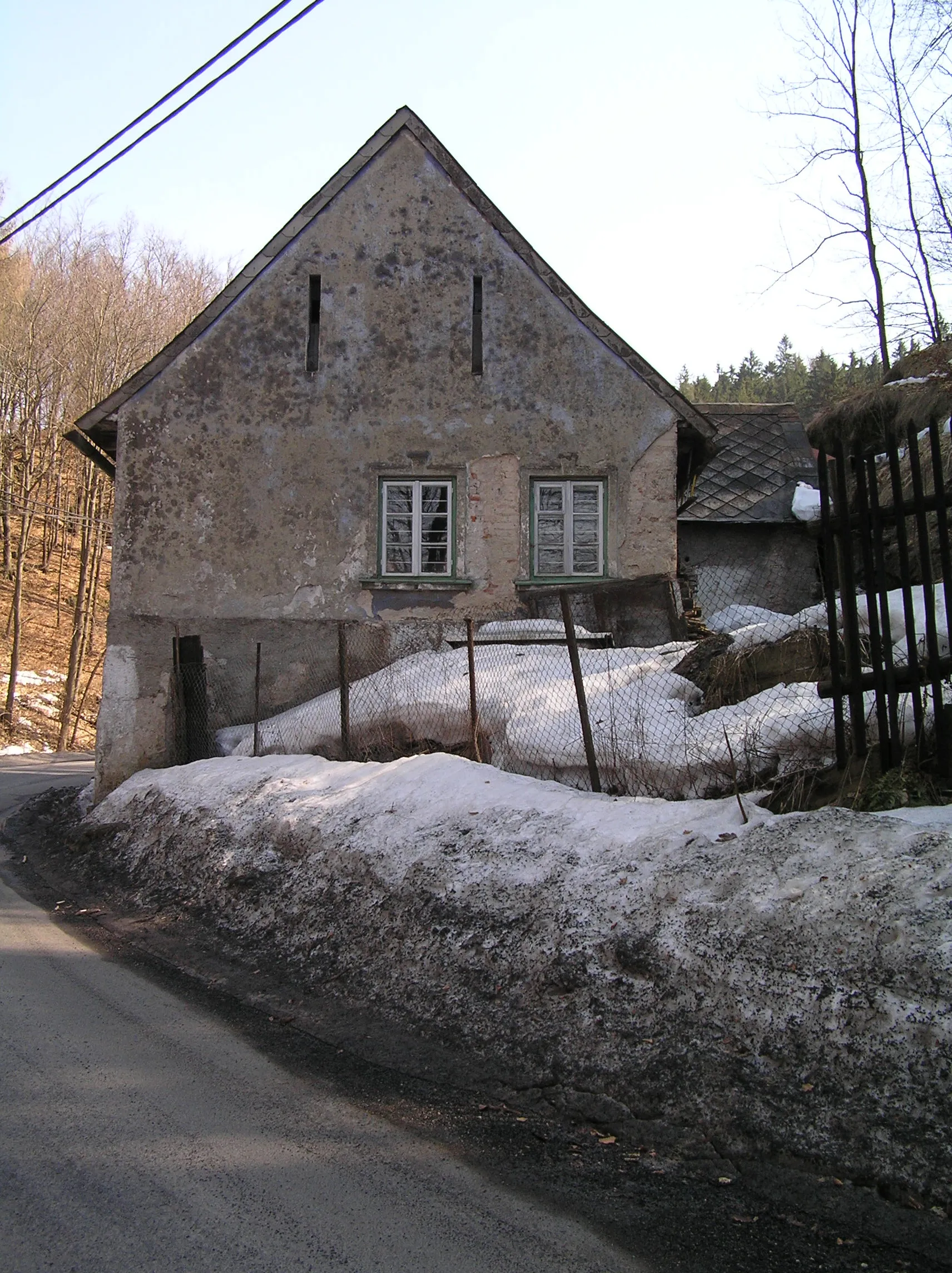 Photo showing: Lidová architektura v osadě Lukášov (Luxdorf) u Jablonce nad Nisou - chalupa v ul. Pod Vodárnou 64/23