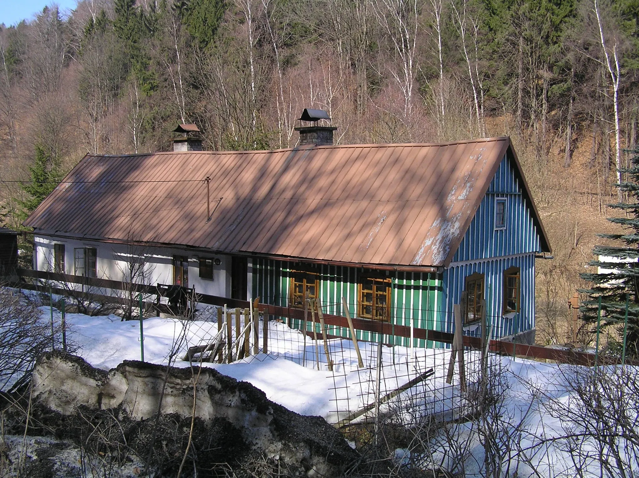 Photo showing: Lidová architektura v osadě Lukášov (Luxdorf) u Jablonce nad Nisou - chalupa v ul. Pod Vodárnou 23/58