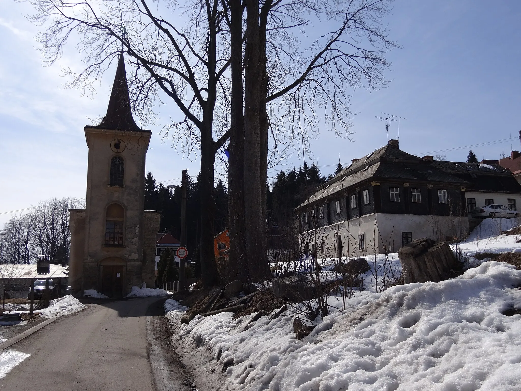 Photo showing: Vrkoslavice - kostelík sv. Jana Nepomuckého (2) a ulice U Kaple