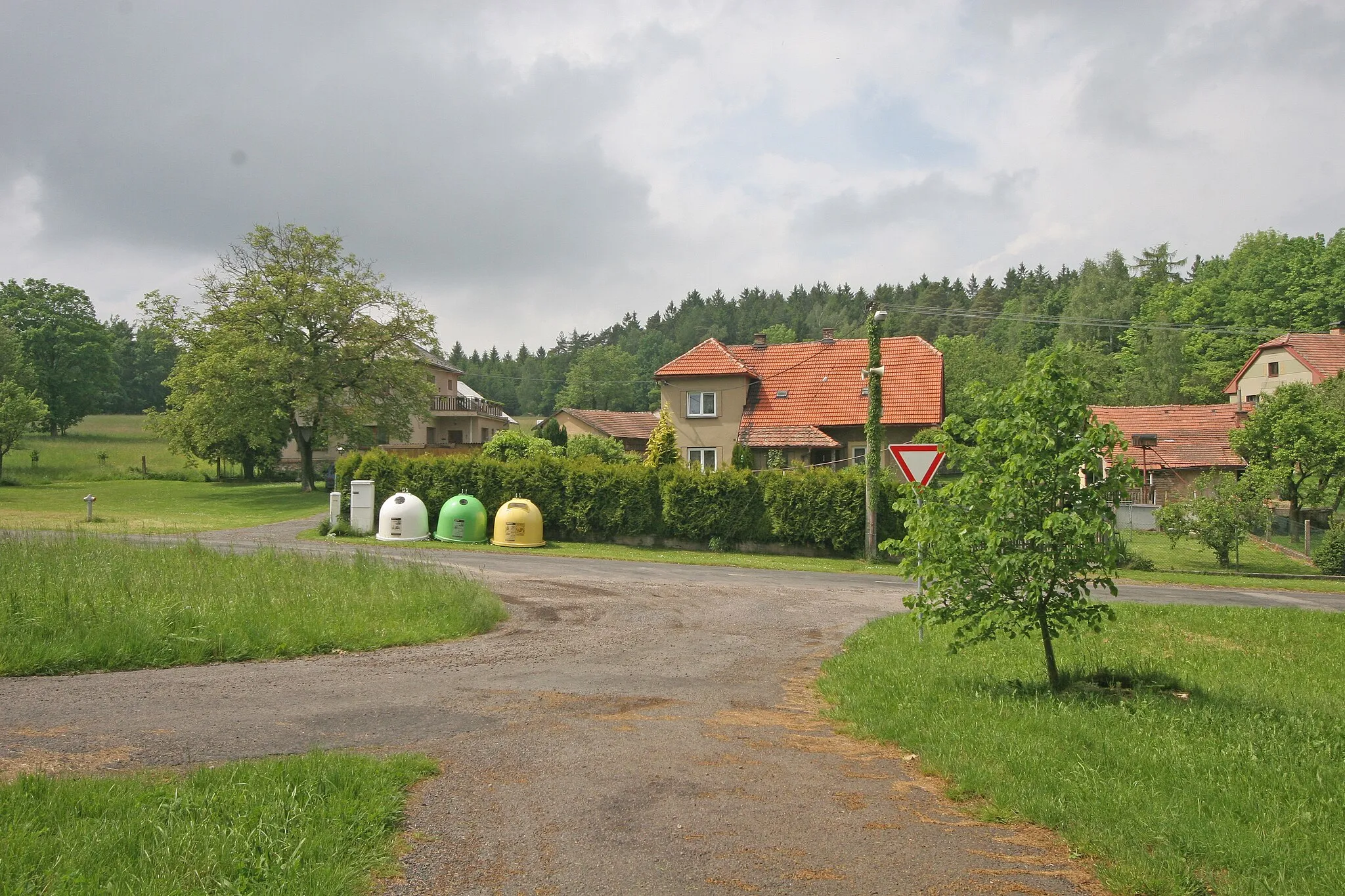 Photo showing: Rtenín čp. 9
Camera location 49° 52′ 35.05″ N, 15° 42′ 35.11″ E View this and other nearby images on: OpenStreetMap 49.876402;   15.709752

This file was created as a part of the photographic program of Wikimedia Czech Republic. Project: Foto českých obcí The program supports Wikimedia Commons photographers in the Czech Republic.