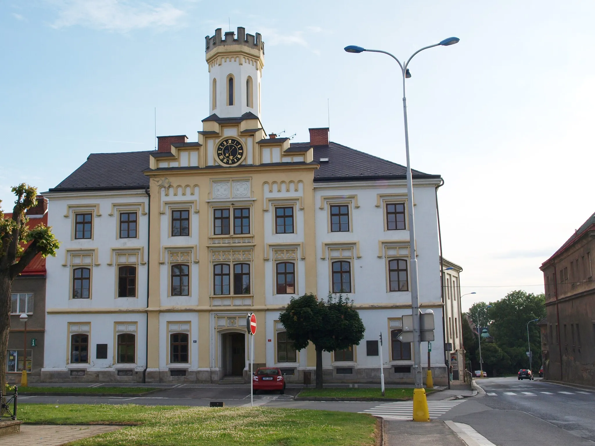 Photo showing: Town hall at the square, Česká Skalice, Czech Republic.