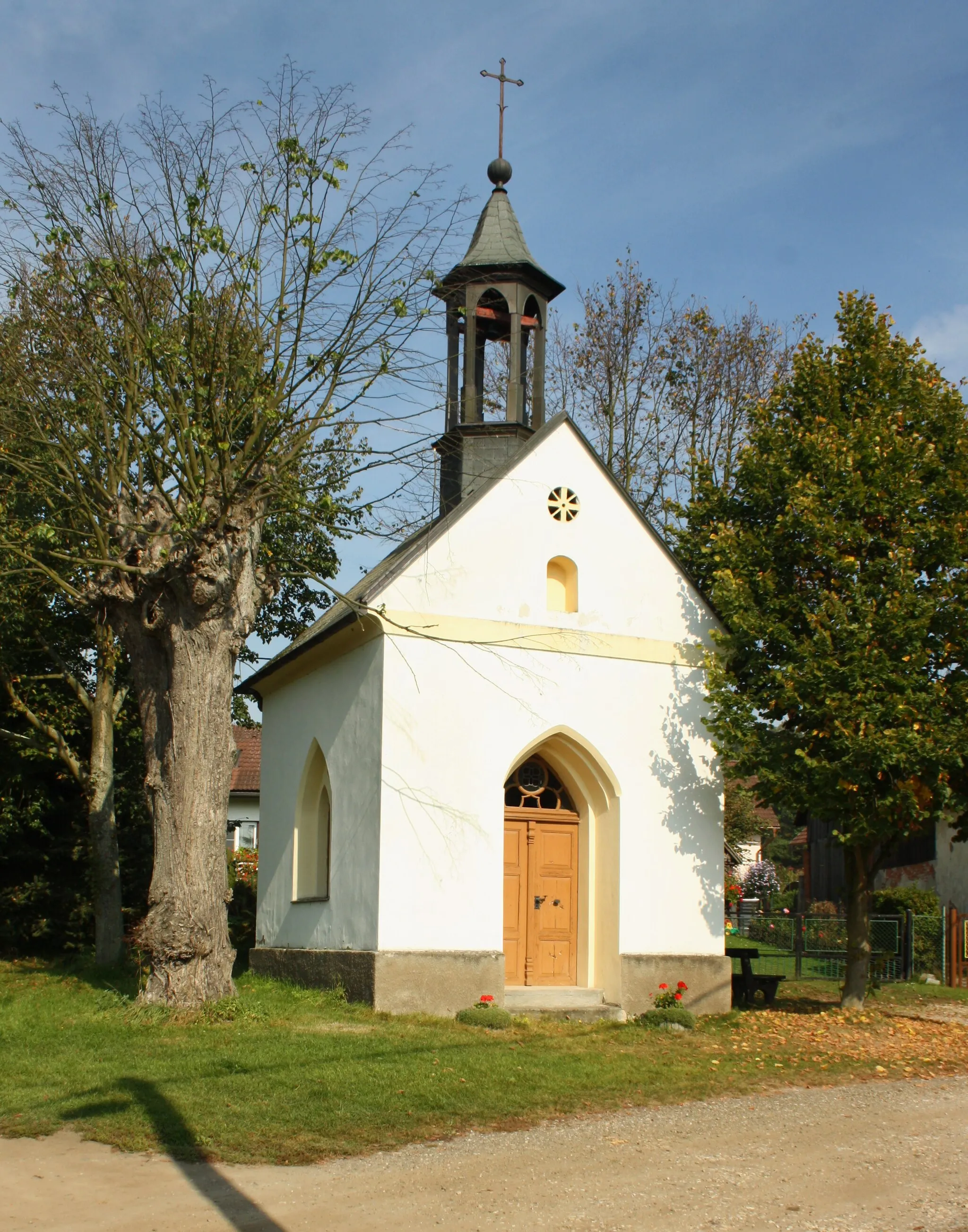 Photo showing: Small chapel in Srbsko, part of Kněžmost, Czech Republic