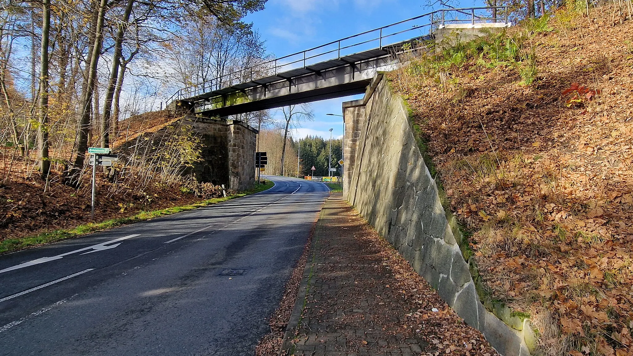 Photo showing: Railroad bridge in Sebnitz; Schandauer Straße, near intersection with Dr.-Steudner-Straße