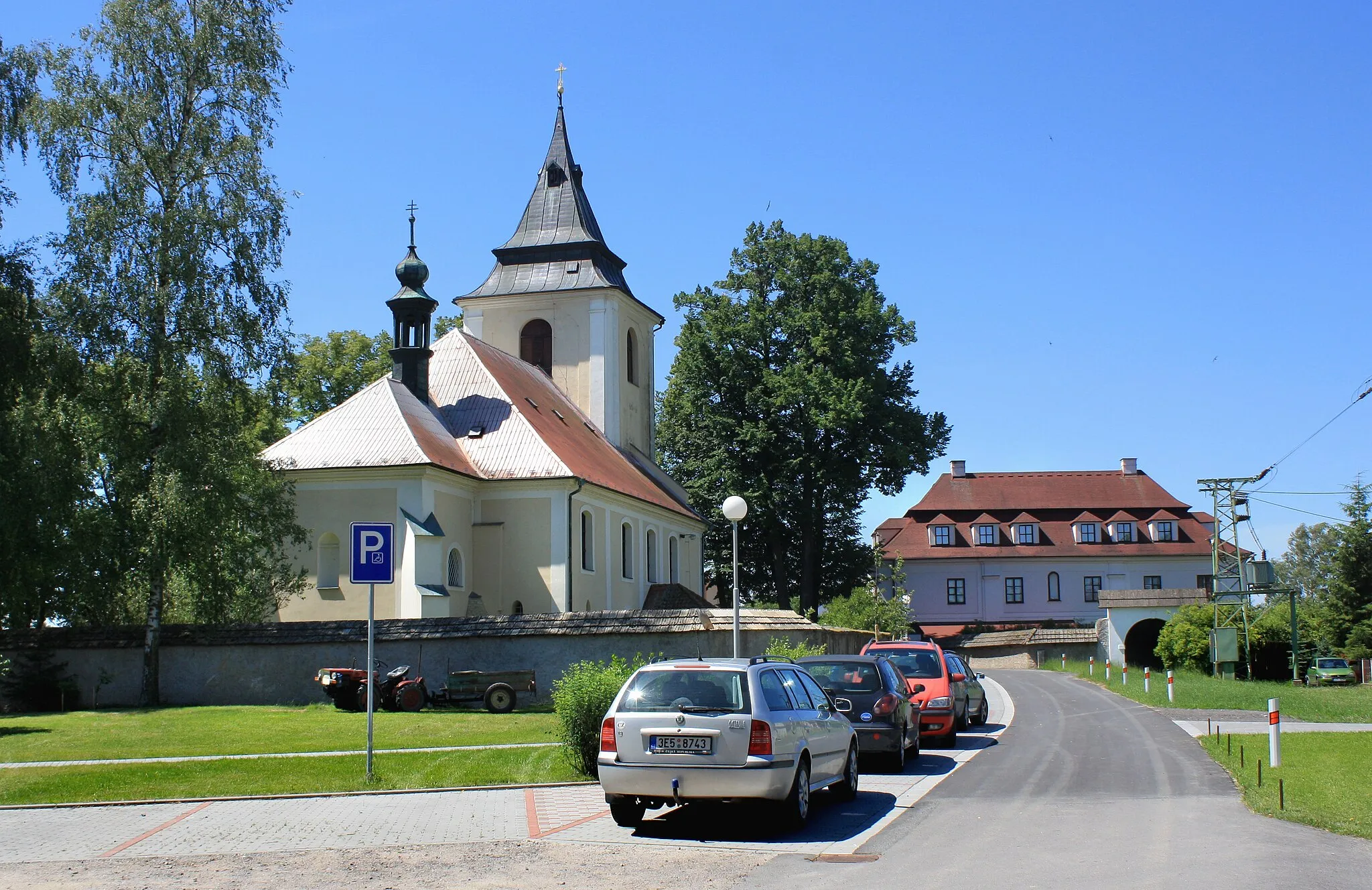 Photo showing: Saint Nicholas Church and a presbytery in Sebranice, Czech Republic
