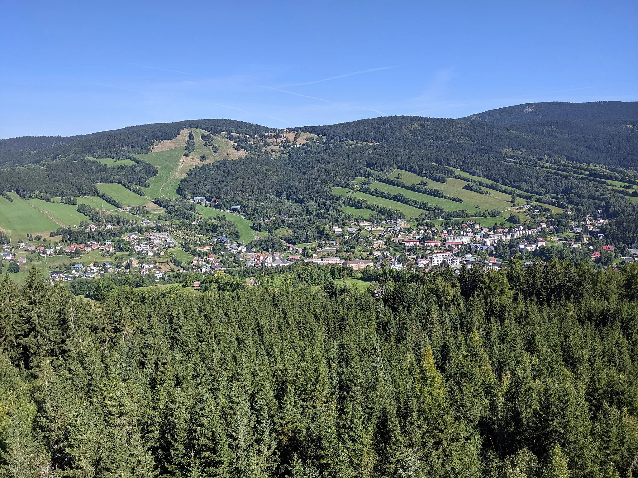Photo showing: Stráž (782 m) nad Rokytnicí nad Jizerou - soubor vyhlídek Hlídka na Stráži, vyhlídková plošina Liška