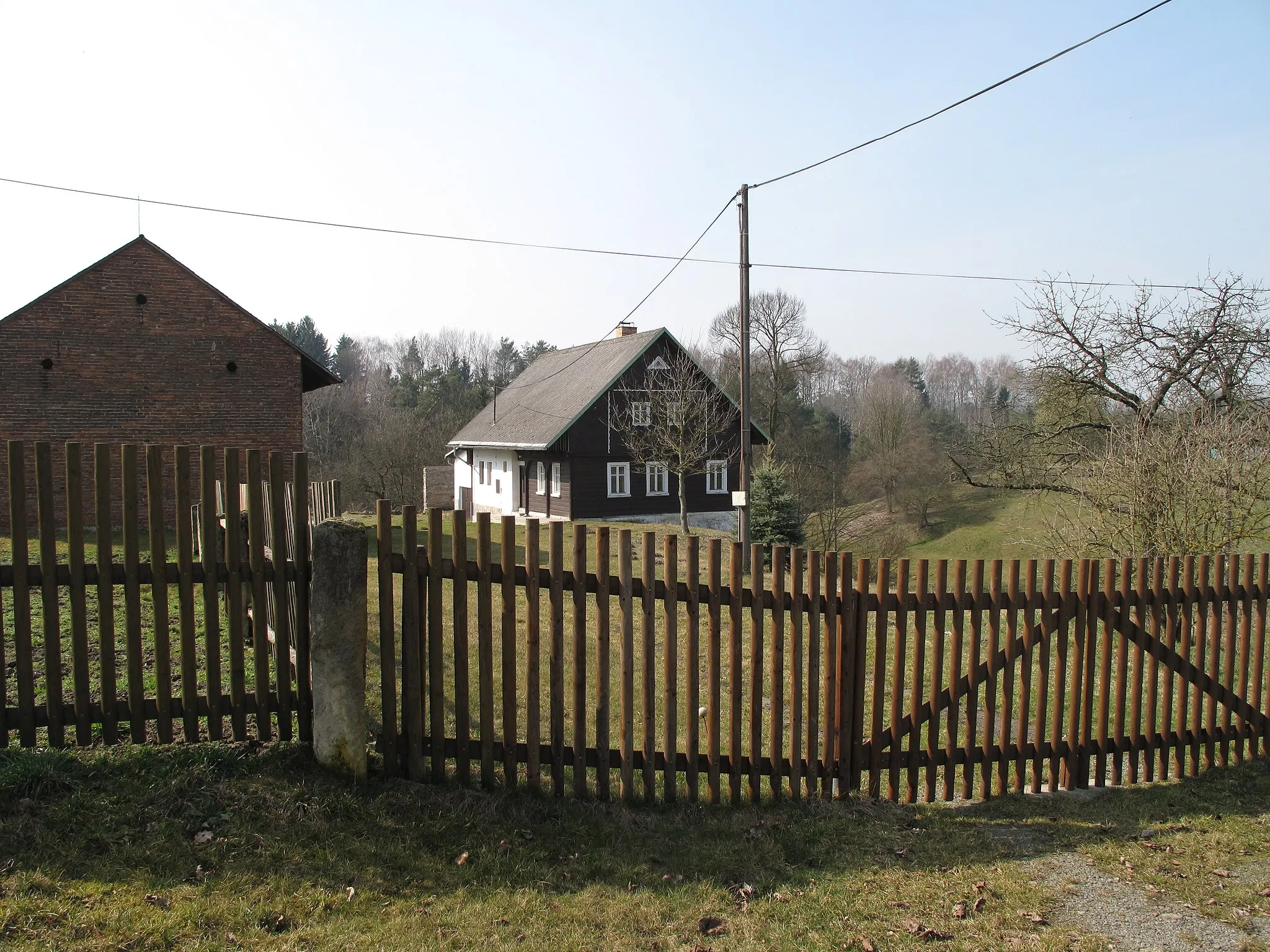 Photo showing: Fencein Dolní Rokyté. District of Mladá Boleslav, Czech Republic.