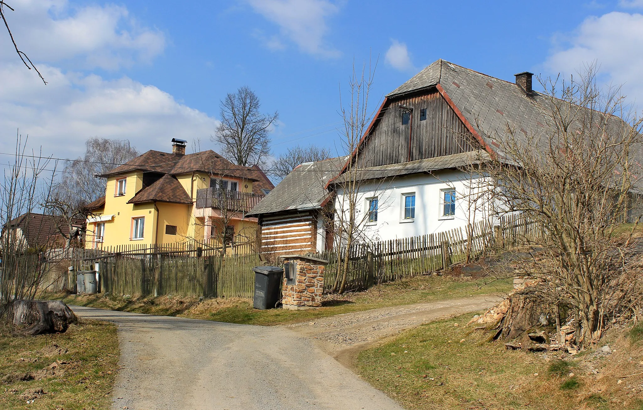 Photo showing: Side street in Vítanov, Czech Republic.