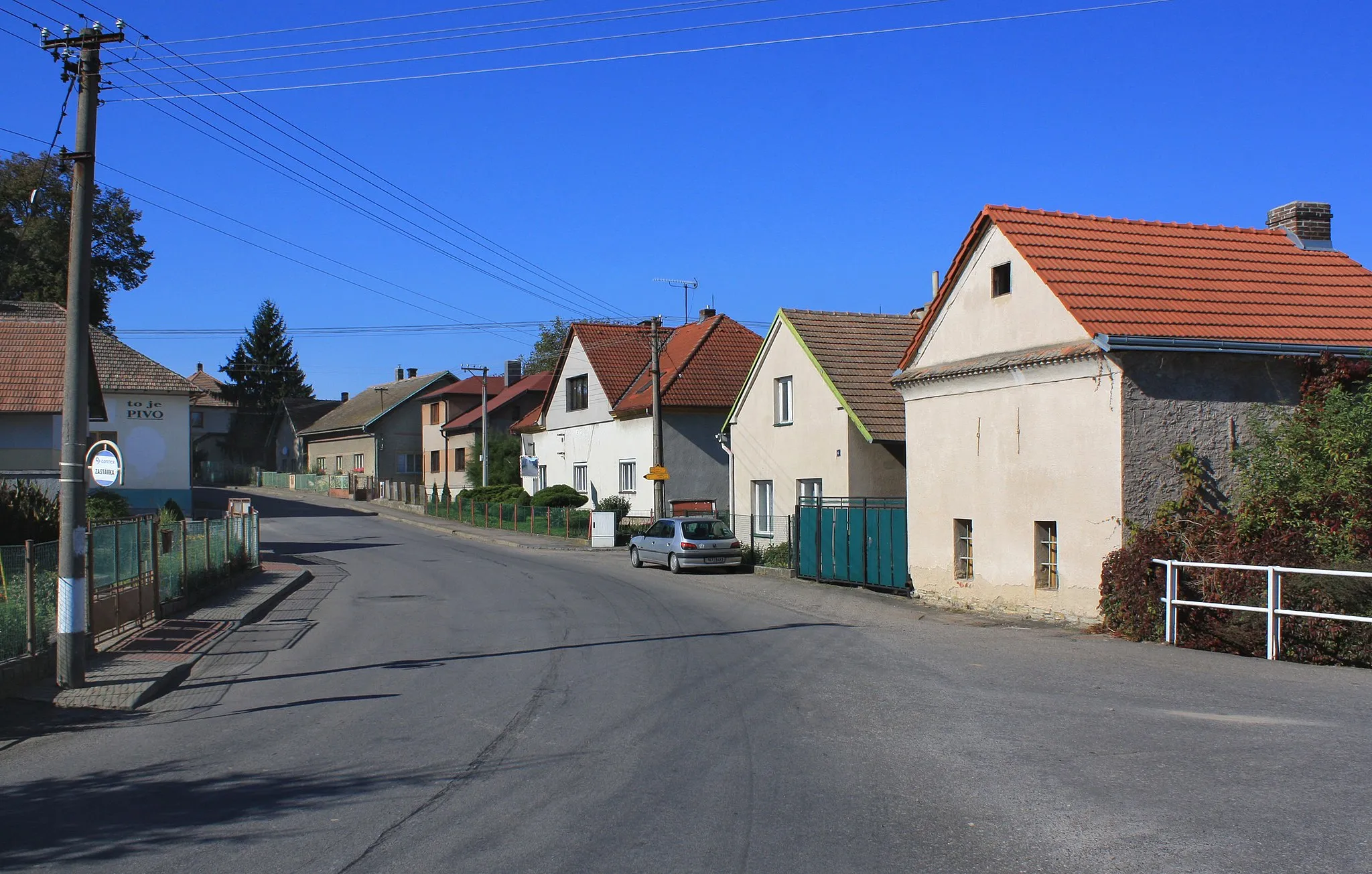 Photo showing: Road to Úhřetice in Vejvanovice, Czech Republic