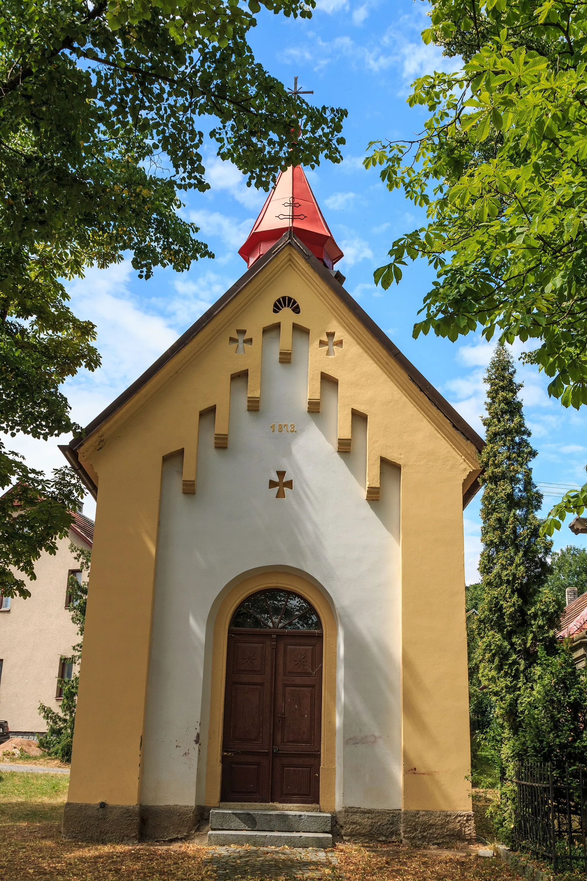 Photo showing: Skutíčko kaplička

This file was created as a part of the photographic program of Wikimedia Czech Republic. Project: Foto českých obcí The program supports Wikimedia Commons photographers in the Czech Republic.