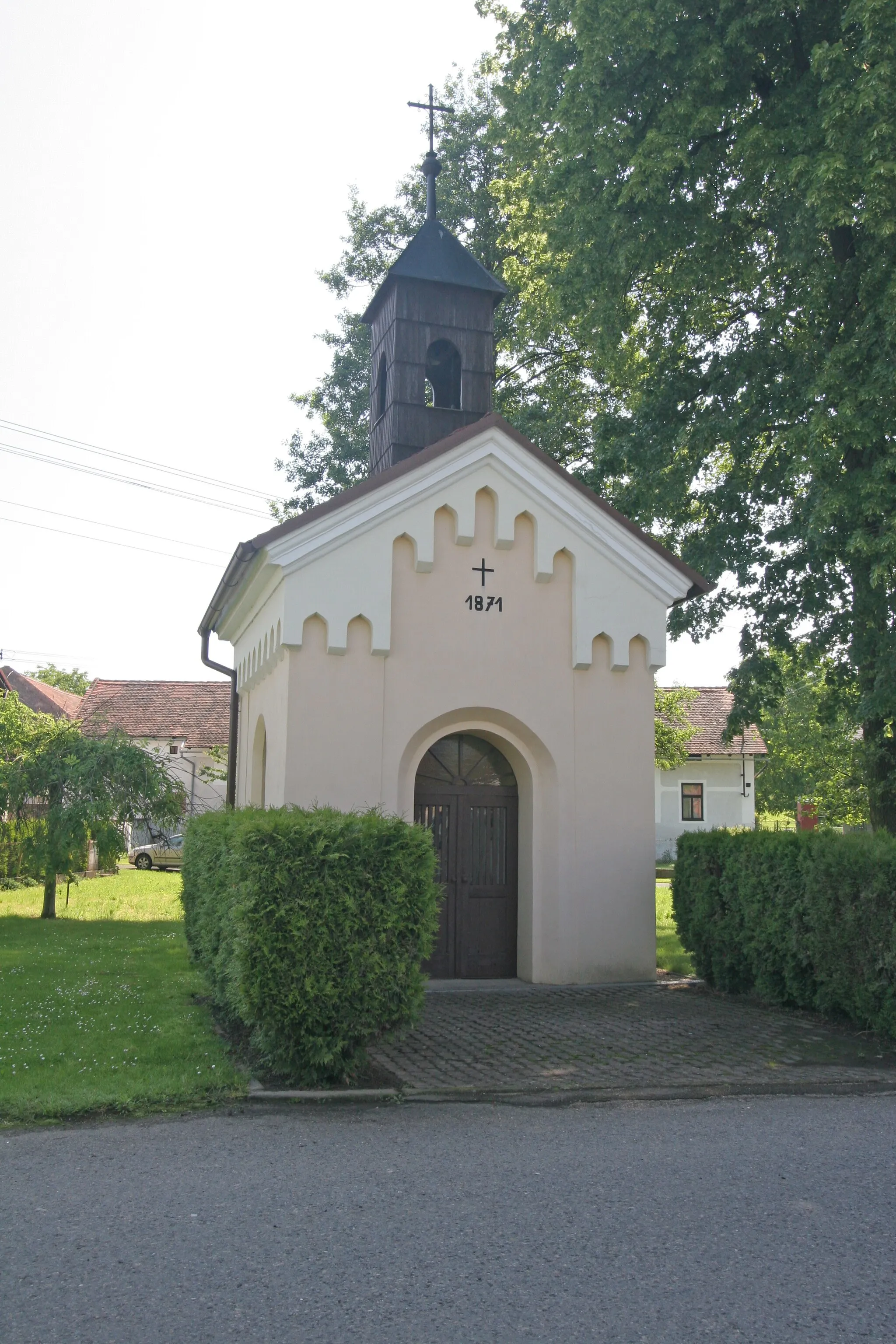 Photo showing: Čepí kaple Panny Marie Karmelské
Camera location 49° 59′ 04.71″ N, 15° 43′ 05.7″ E View this and other nearby images on: OpenStreetMap 49.984643;   15.718249

This file was created as a part of the photographic program of Wikimedia Czech Republic. Project: Foto českých obcí The program supports Wikimedia Commons photographers in the Czech Republic.