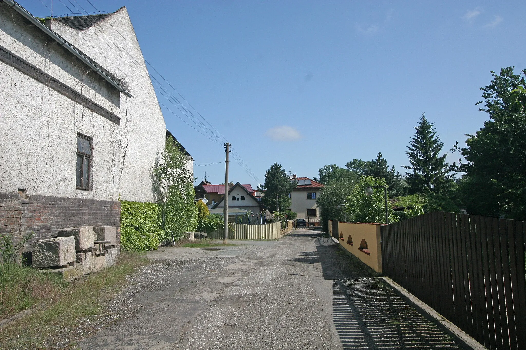 Photo showing: Čepí čp. 16
Camera location 49° 59′ 06.22″ N, 15° 43′ 04.17″ E View this and other nearby images on: OpenStreetMap 49.985060;   15.717825

This file was created as a part of the photographic program of Wikimedia Czech Republic. Project: Foto českých obcí The program supports Wikimedia Commons photographers in the Czech Republic.