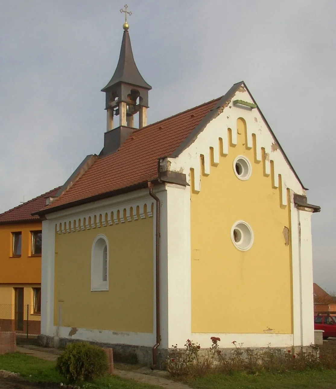 Photo showing: Assumption chapel from 1868 in Spojil, Pardubice District, Czech Republic.