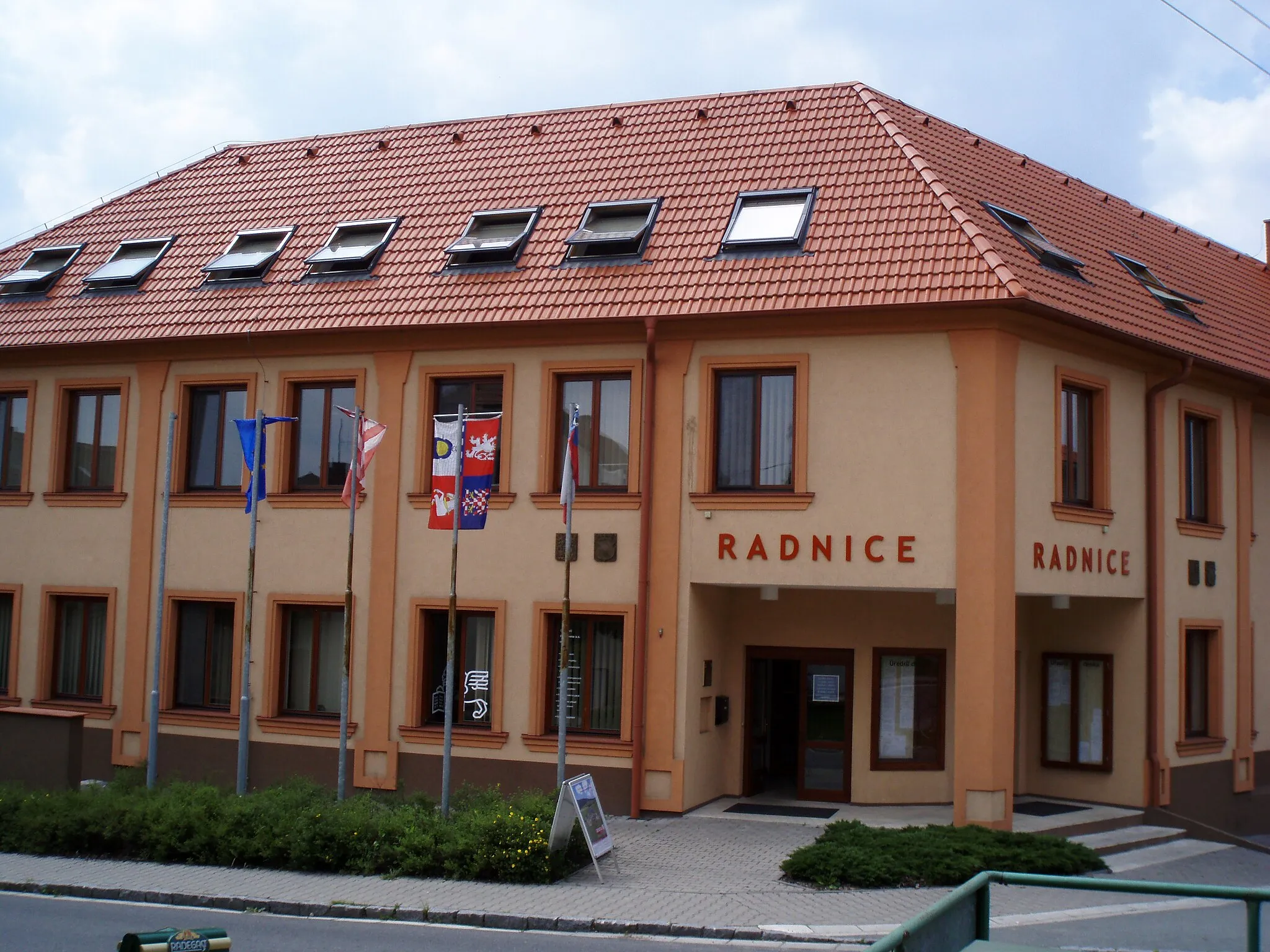 Photo showing: New Town Hall in Sezemice, Pardubice District, Czech Republic