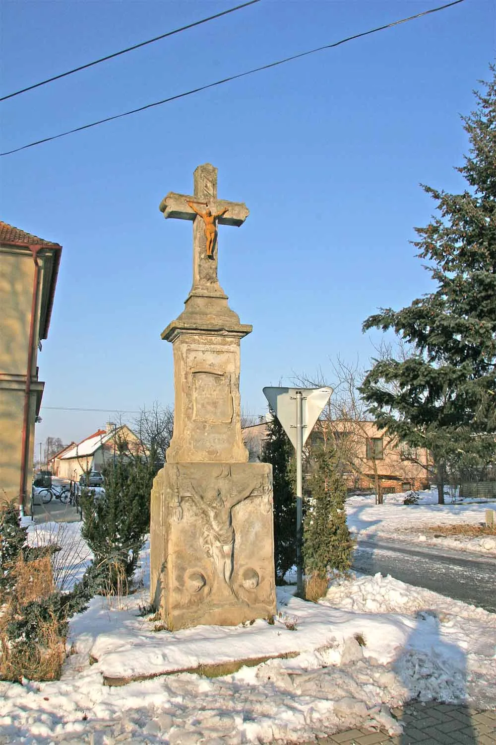 Photo showing: Cross next to St Bartholomew church in Kunětice, Pardubice District, Czech Republic