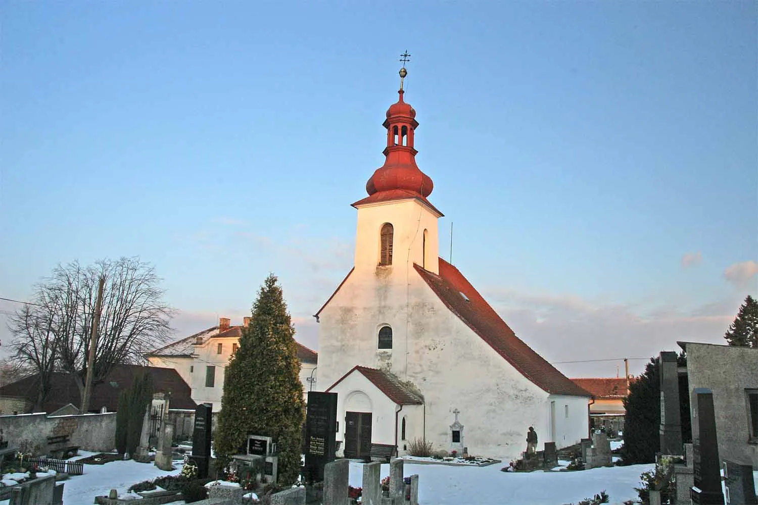 Photo showing: Románský kostel Sv. Petra a Pavla v Kojicích