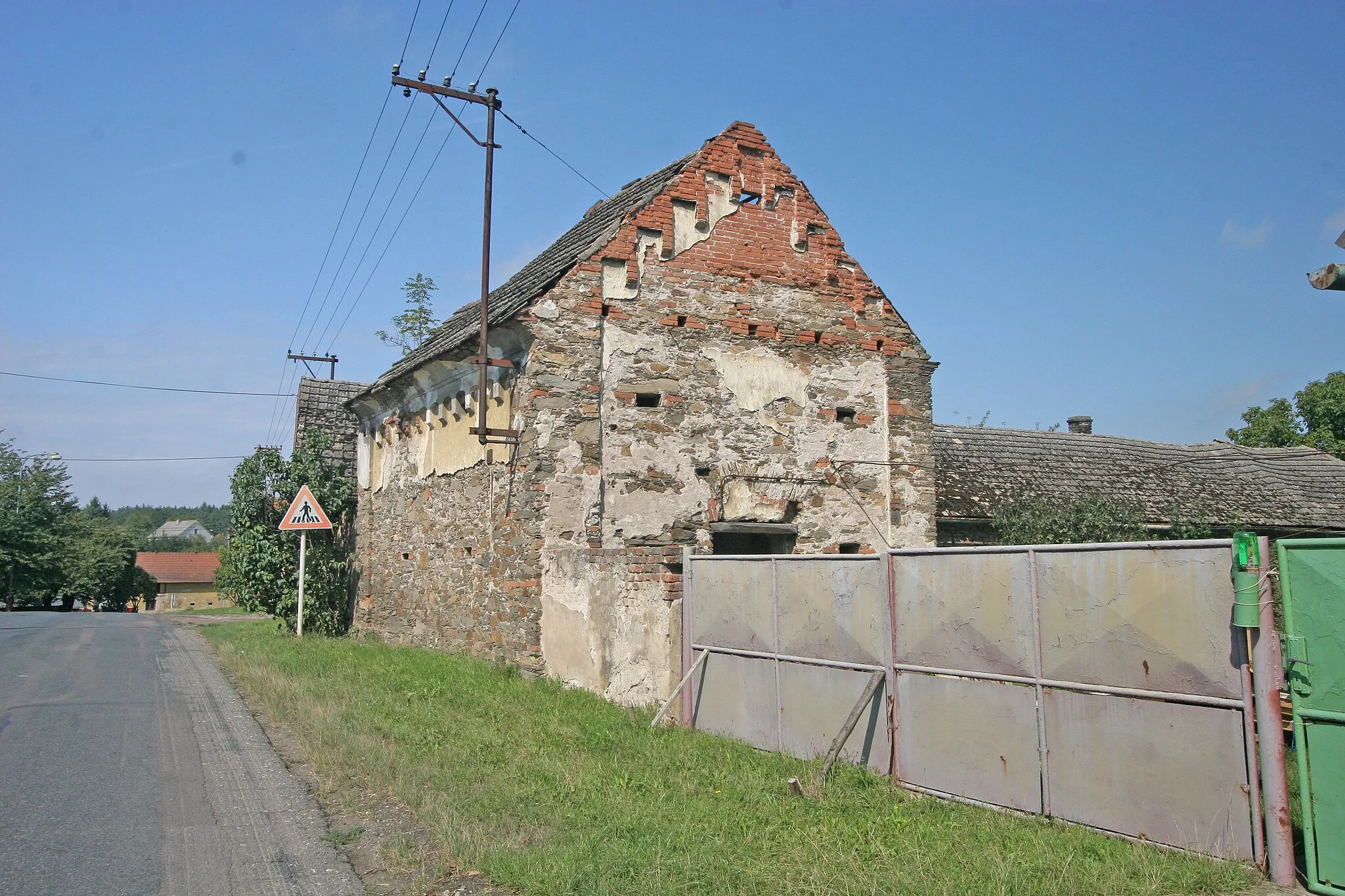 Photo showing: Kojice čp. 10
Camera location 50° 02′ 35.92″ N, 15° 23′ 13.77″ E View this and other nearby images on: OpenStreetMap 50.043311;   15.387157

This file was created as a part of the photographic program of Wikimedia Czech Republic. Project: Foto českých obcí The program supports Wikimedia Commons photographers in the Czech Republic.