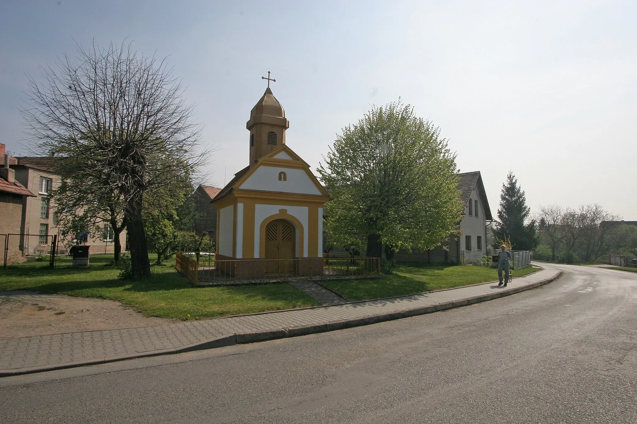 Photo showing: Jeníkovice kaple
Camera location 49° 58′ 54.18″ N, 15° 39′ 36.04″ E View this and other nearby images on: OpenStreetMap 49.981718;   15.660010

This file was created as a part of the photographic program of Wikimedia Czech Republic. Project: Foto českých obcí The program supports Wikimedia Commons photographers in the Czech Republic.