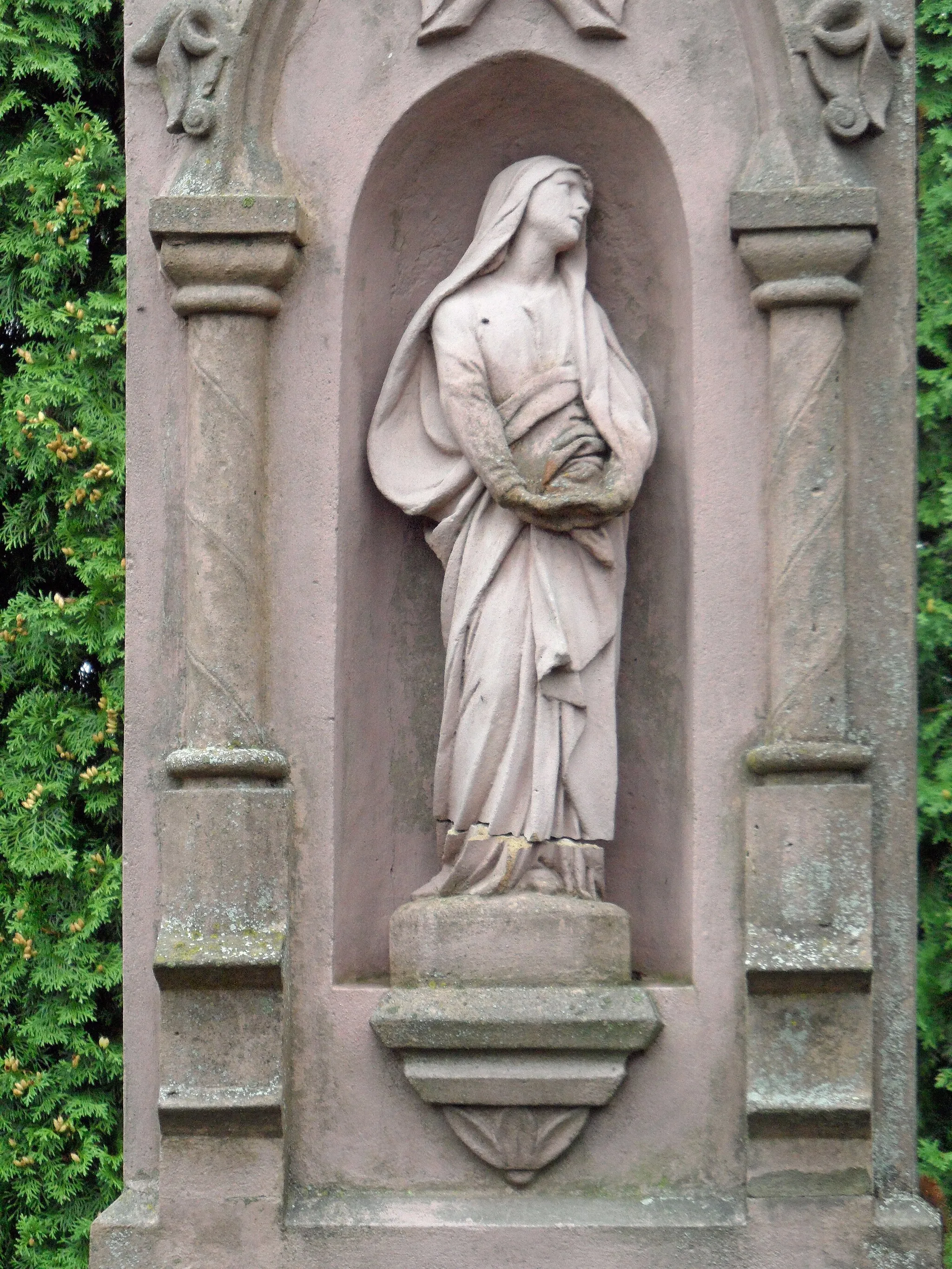 Photo showing: Chvojenec O. Crucifix. Detail of Small Statue. Pardubice District, the Czech Republic.