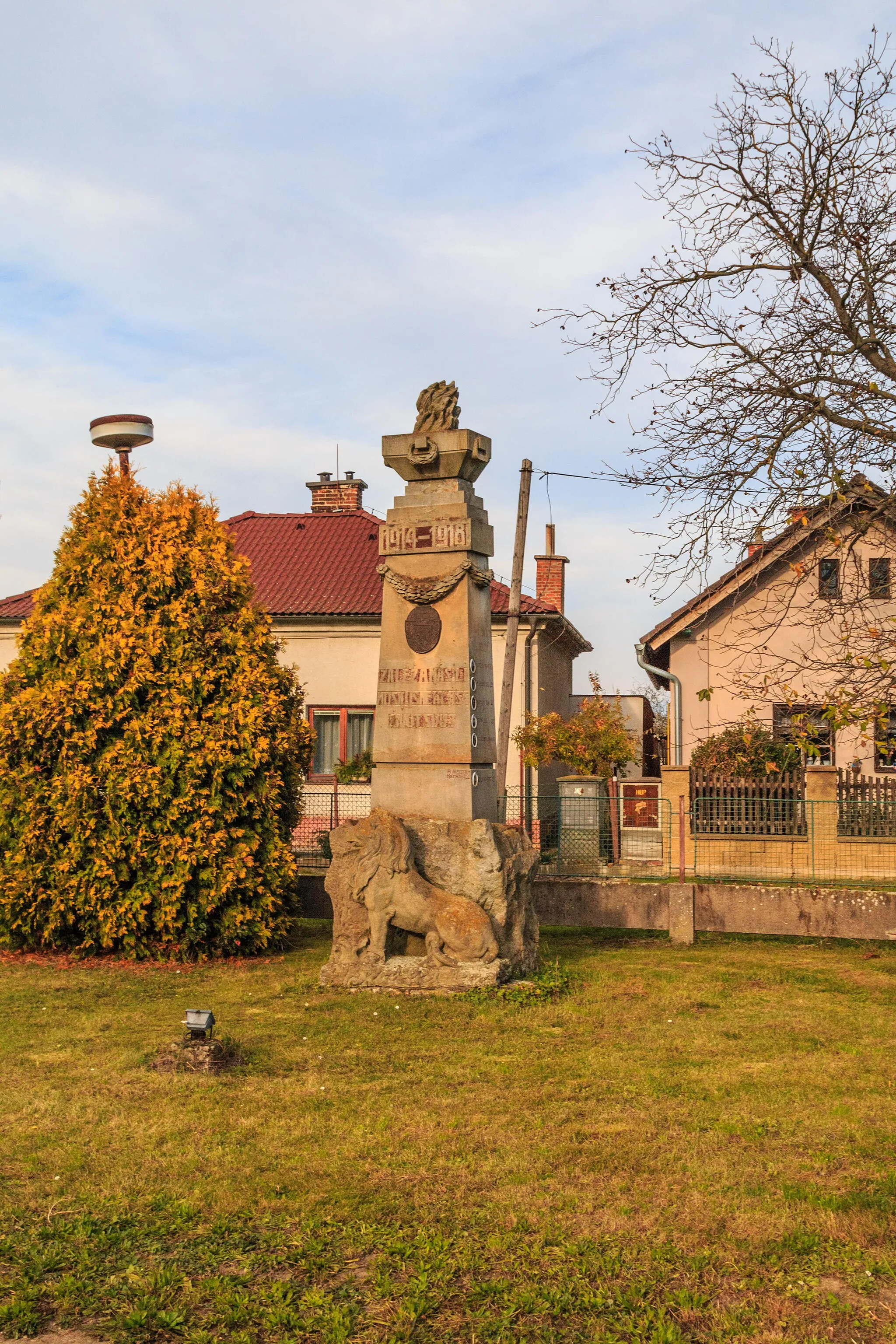 Photo showing: Pomník padlých v Třesovicích