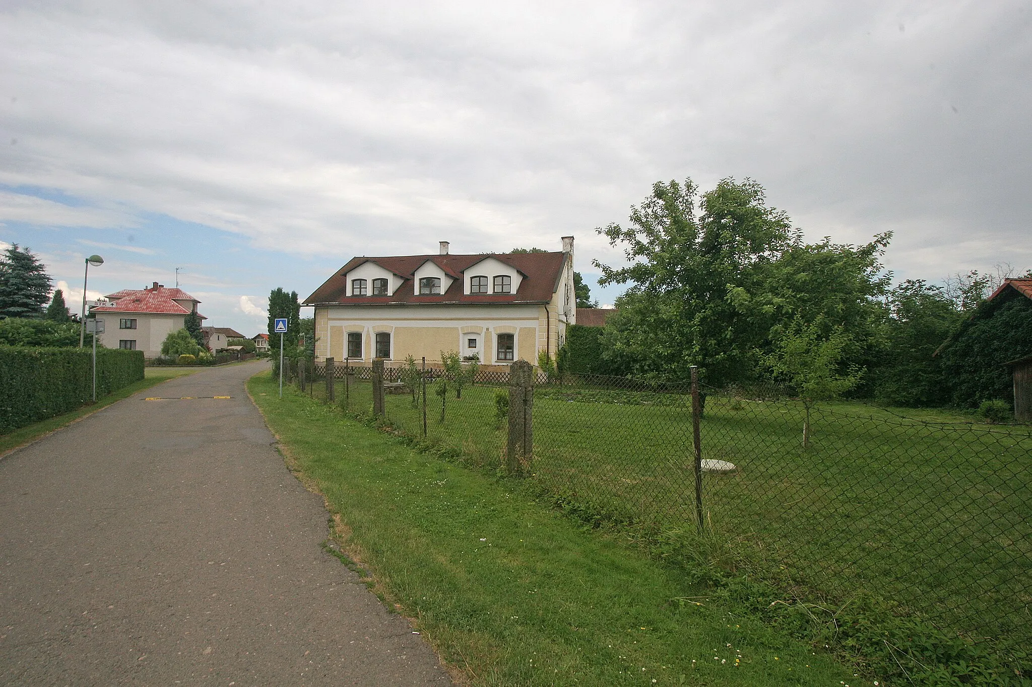 Photo showing: Sovětice čp. 24
Camera location 50° 18′ 24.78″ N, 15° 42′ 26.07″ E View this and other nearby images on: OpenStreetMap 50.306883;   15.707242

This file was created as a part of the photographic program of Wikimedia Czech Republic. Project: Foto českých obcí The program supports Wikimedia Commons photographers in the Czech Republic.