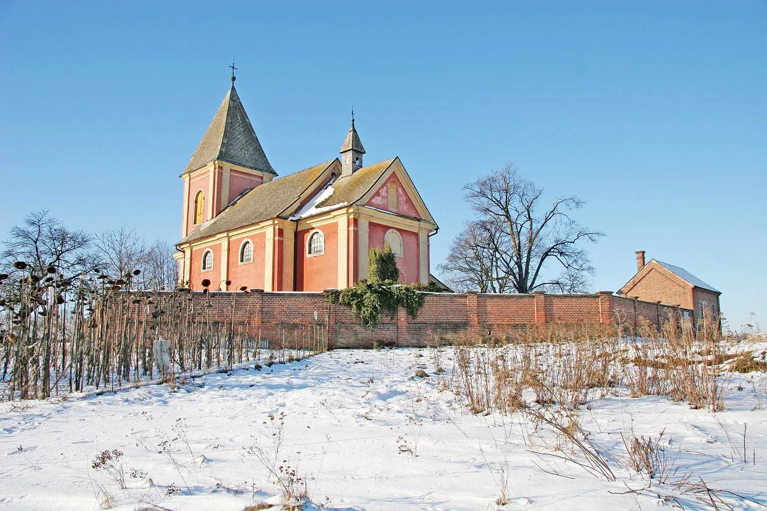 Photo showing: Saint George church in village of Hrádek, Hradec Králové District, the Czech Republic.