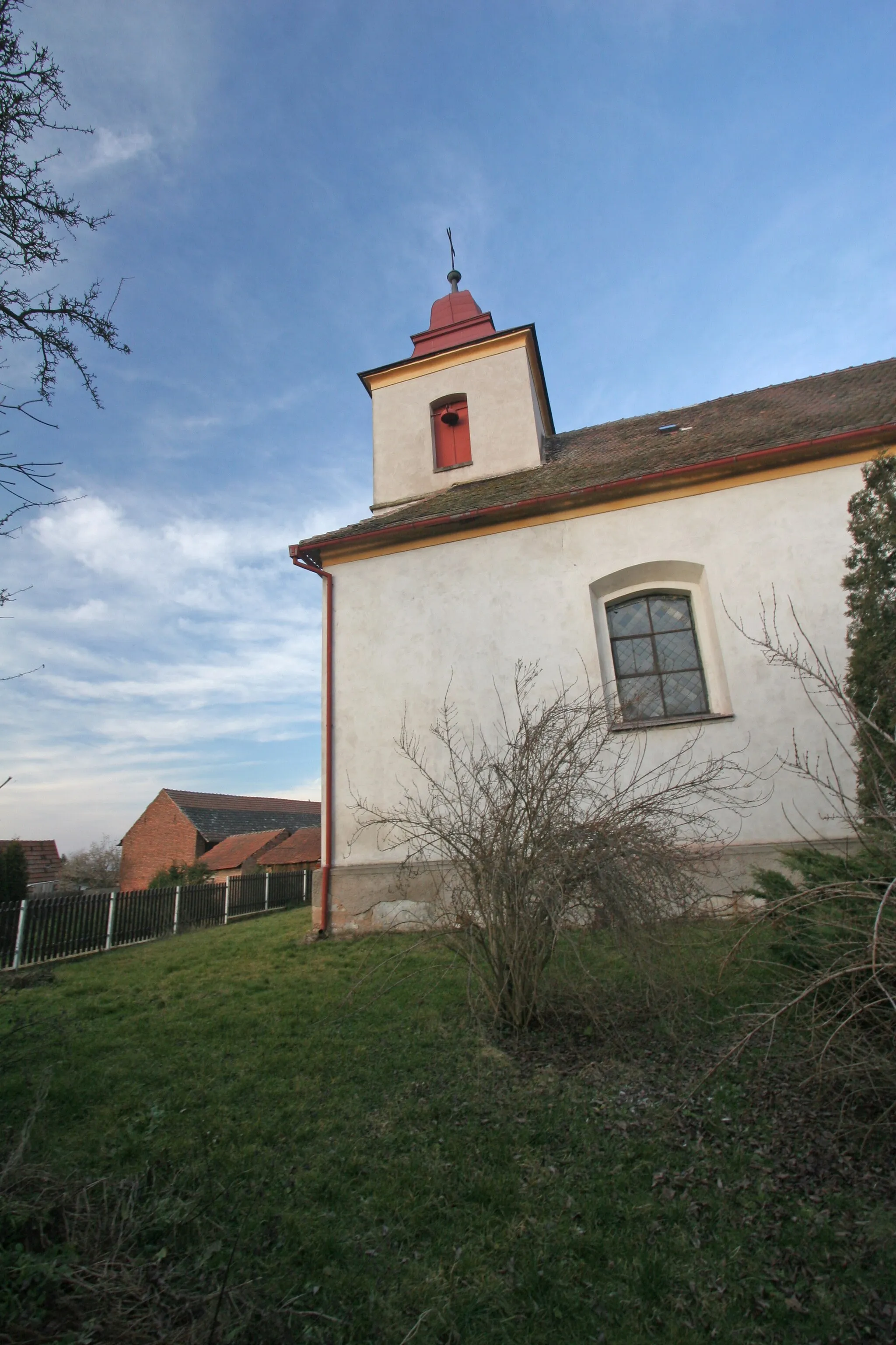 Photo showing: Ohnišťany kostel sv. Václava
Camera location 50° 19′ 46.88″ N, 15° 30′ 36.3″ E View this and other nearby images on: OpenStreetMap 50.329690;   15.510083

This file was created as a part of the photographic program of Wikimedia Czech Republic. Project: Foto českých obcí The program supports Wikimedia Commons photographers in the Czech Republic.